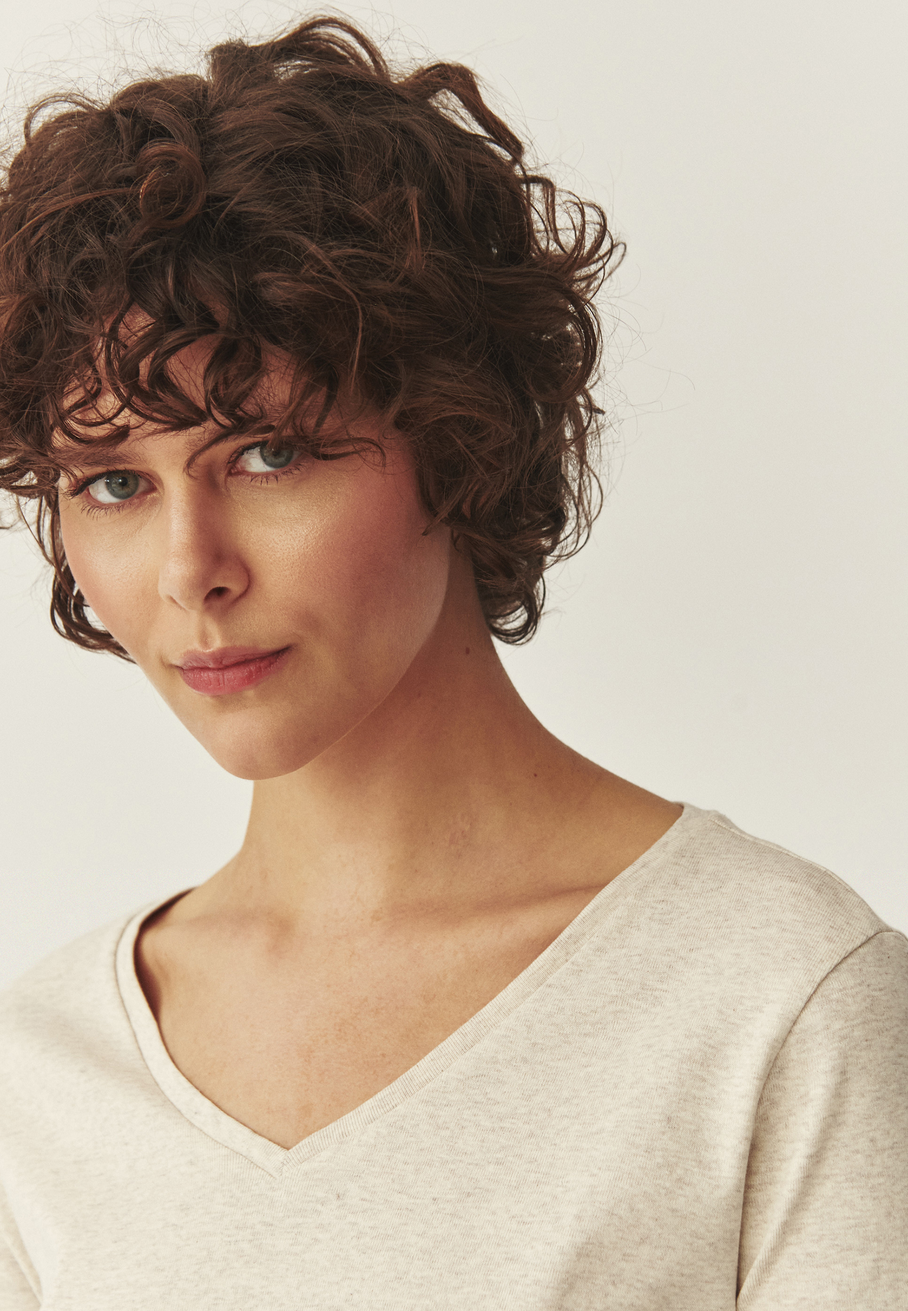 PŘILÉHAVÉ BAVLNĚNÉ TRIČKO – FINI