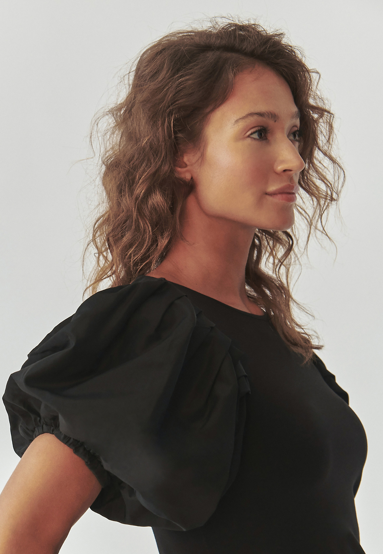 LADIES’ FITTED BLOUSE WITH PUFFED SLEEVES - MENORIA LADIES’ FITTED BLOUSE WITH PUFFED SLEEVES - MENORIA BLACK 103841
