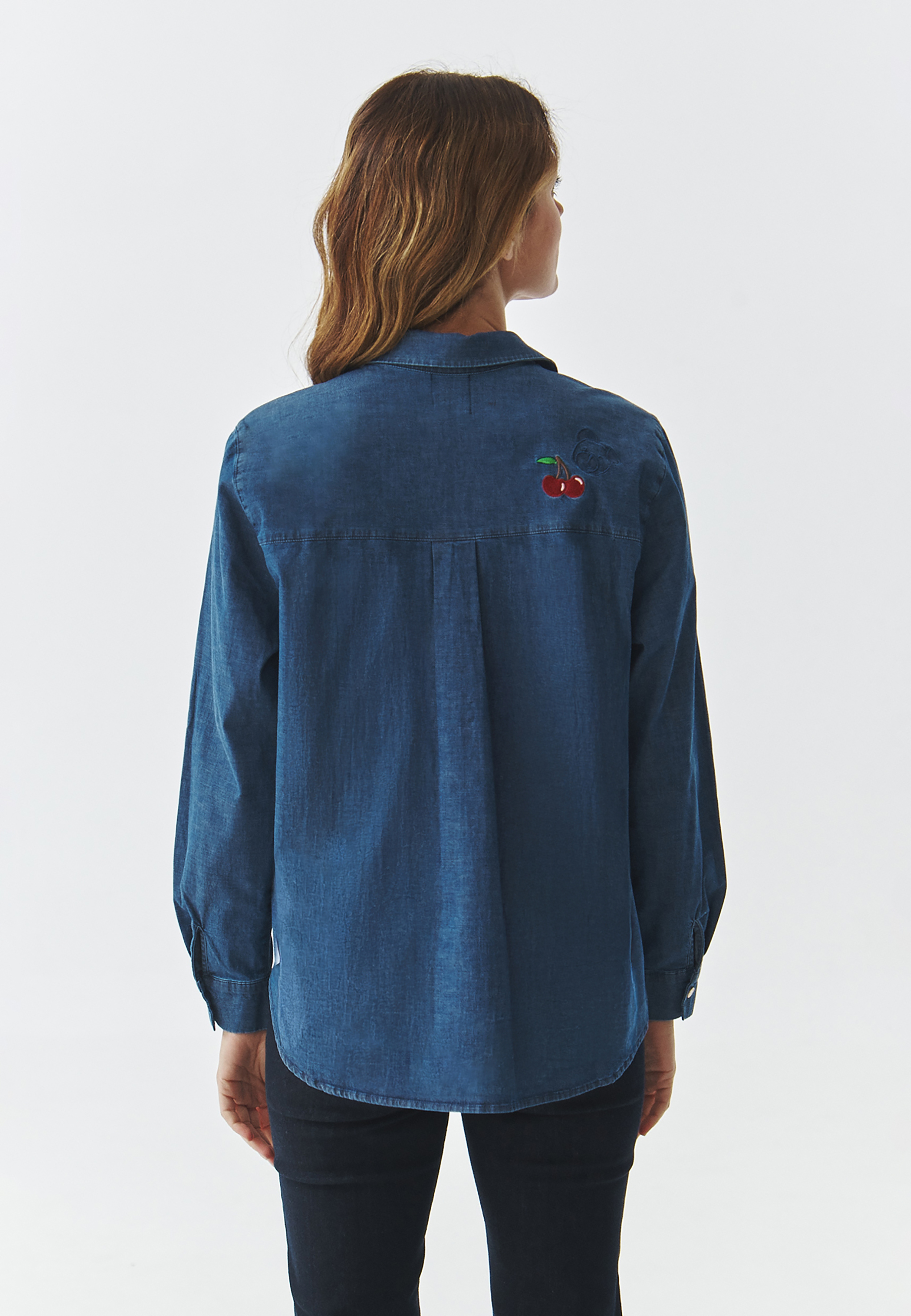 CĂMAȘĂ DE DAMĂ, DIN DENIM, CU PETICE CU MOTIVUL URSULEȚULUI DE PLUȘ - MISIA 1 ALBASTRU 2