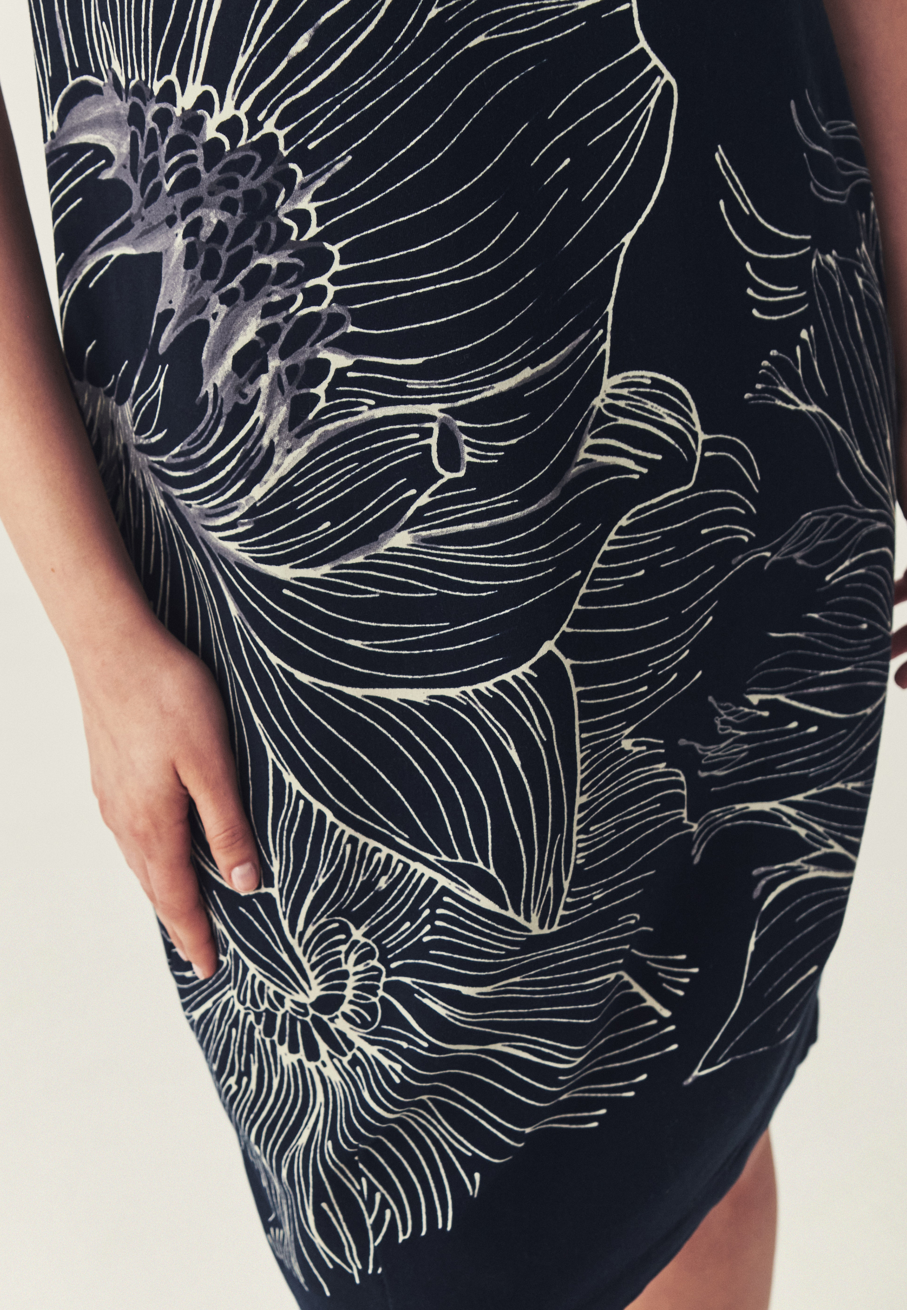 WZORZYSTA SUKIENKA Z BAWEŁNĄ - KOKINA GRANATOWY 2