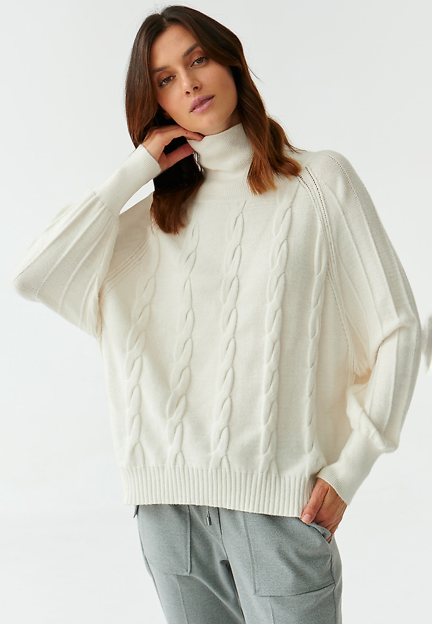 TEXTURED LADIES’ SWEATER WITH A TURTLENECK MEDUZA TEXTURED LADIES’ SWEATER WITH A TURTLENECK MEDUZA ECRU 2