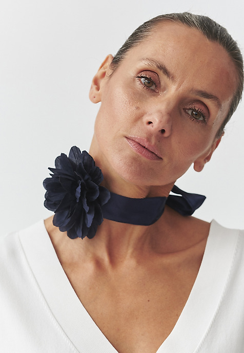 WOVEN FLOWER COLLECTION PENDANT WITH DECORATIVE FLOWER — SCRAFI NAVY BLUE 2