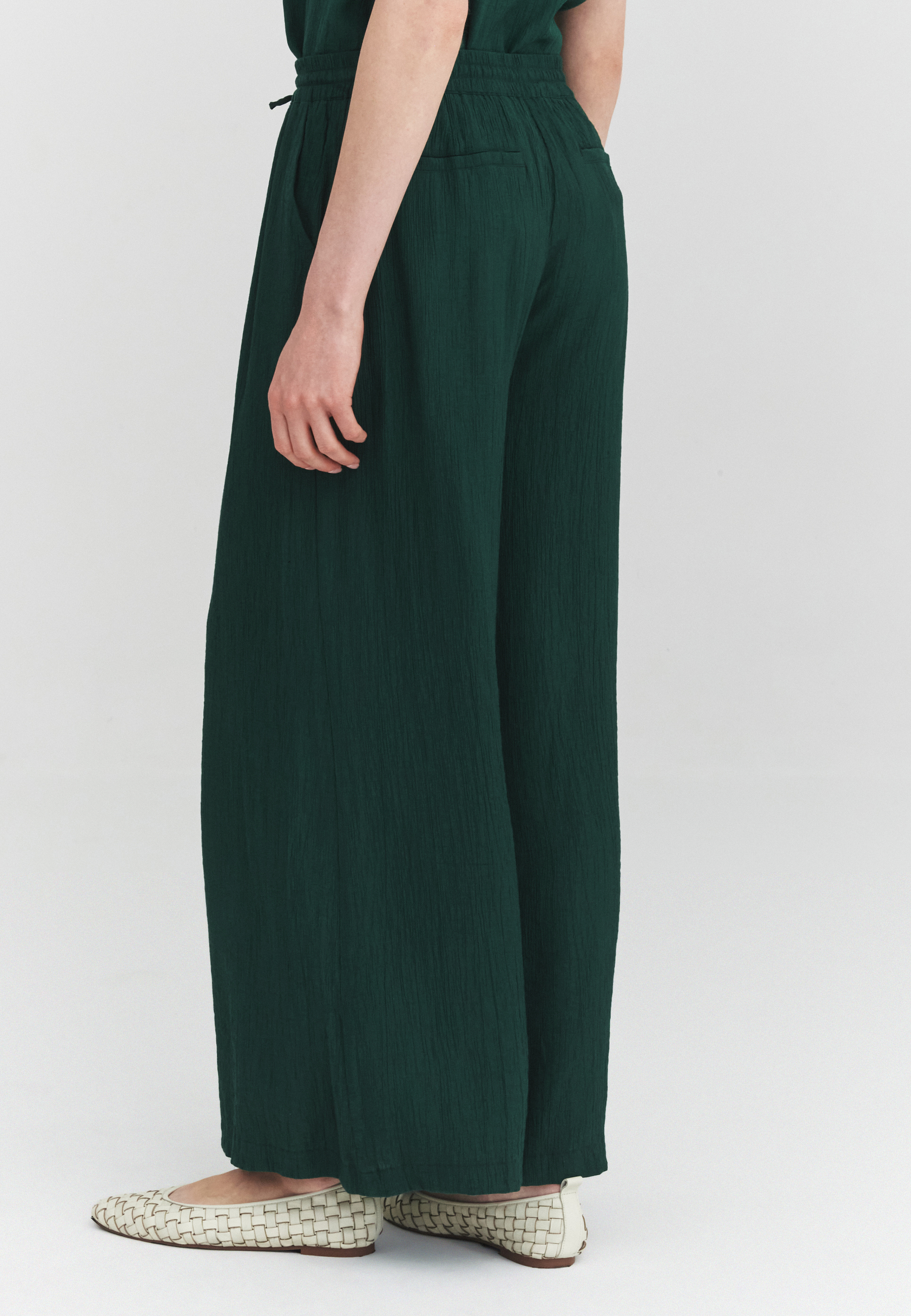 PANTALONI CREPONAȚI DIN VISCOZĂ LENZING™ ECOVERO™ - MINTONA