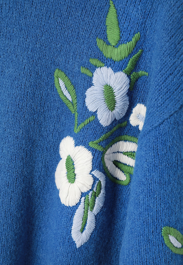 LOOSE-FIT SWEATER WITH FLORAL PATTERN- ASAMI LOOSE-FIT SWEATER WITH FLORAL PATTERN- ASAMI BLUE 8