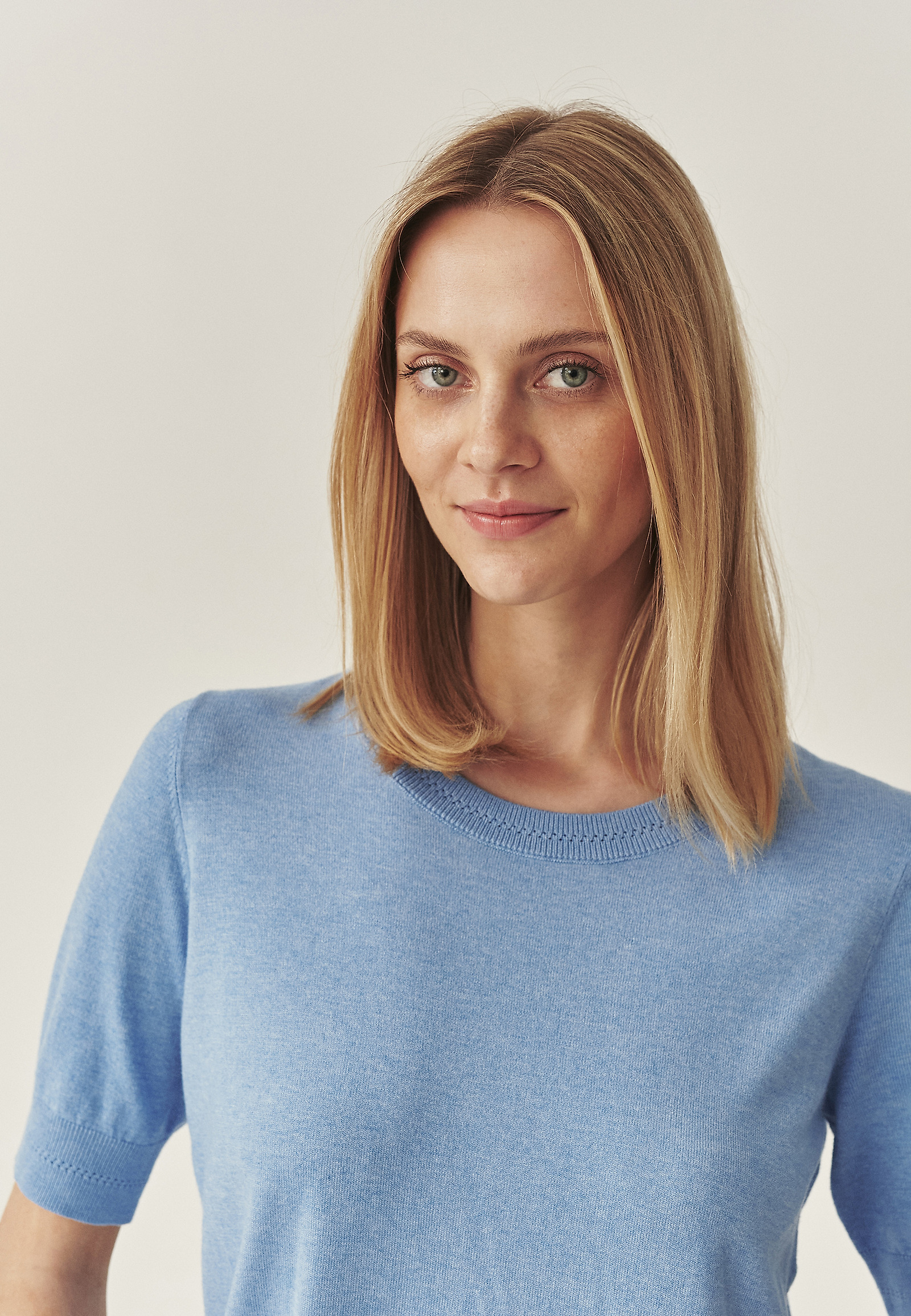 CLASSIC BLOUSE IN AIRY YARN - ALIWI CLASSIC BLOUSE IN AIRY YARN - ALIWI BLUE 114408
