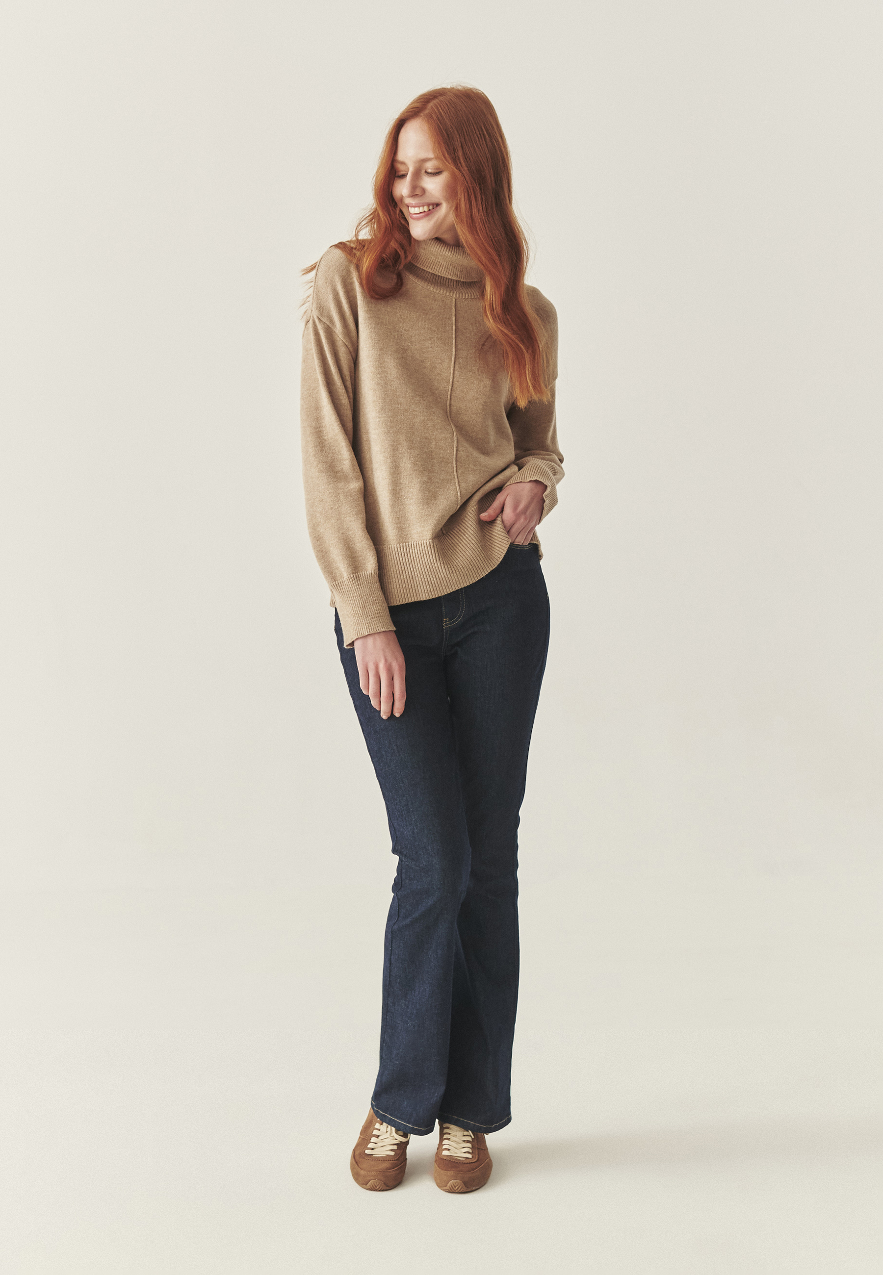 OHLAPEN PULOVER Z VISOKIM OVRATNIKOM - AKEMI BEŽ 2