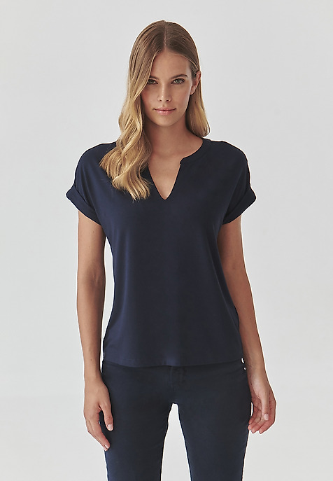 LADIES’ BLOUSE WITH A ROUND NECKLINE FEATURING A SLIT - CHELSEA NAVY BLUE 2