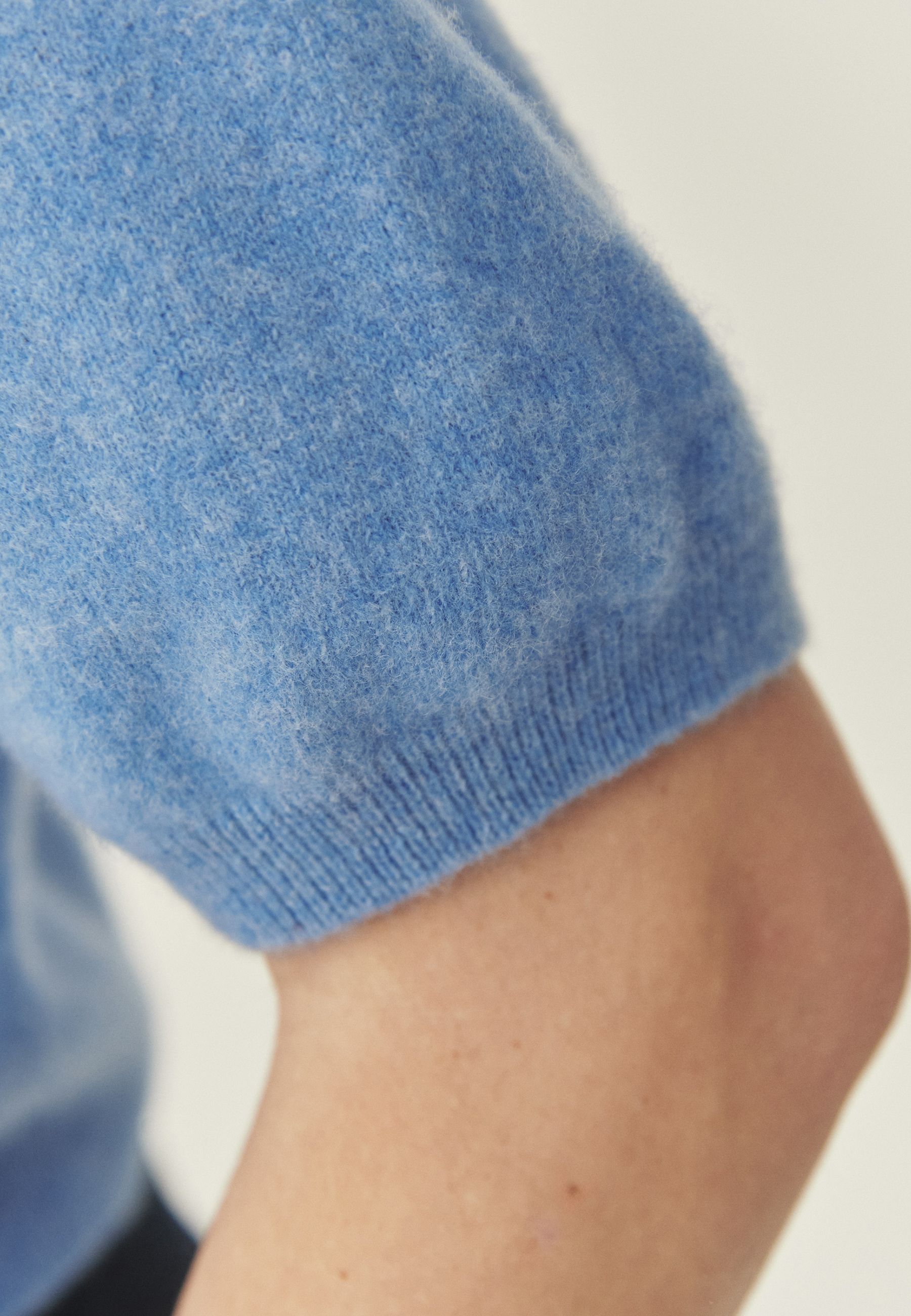 WEŁNIANY SWETER Z RĘKAWEM DO ŁOKCIA - ASH NIEBIESKI 2