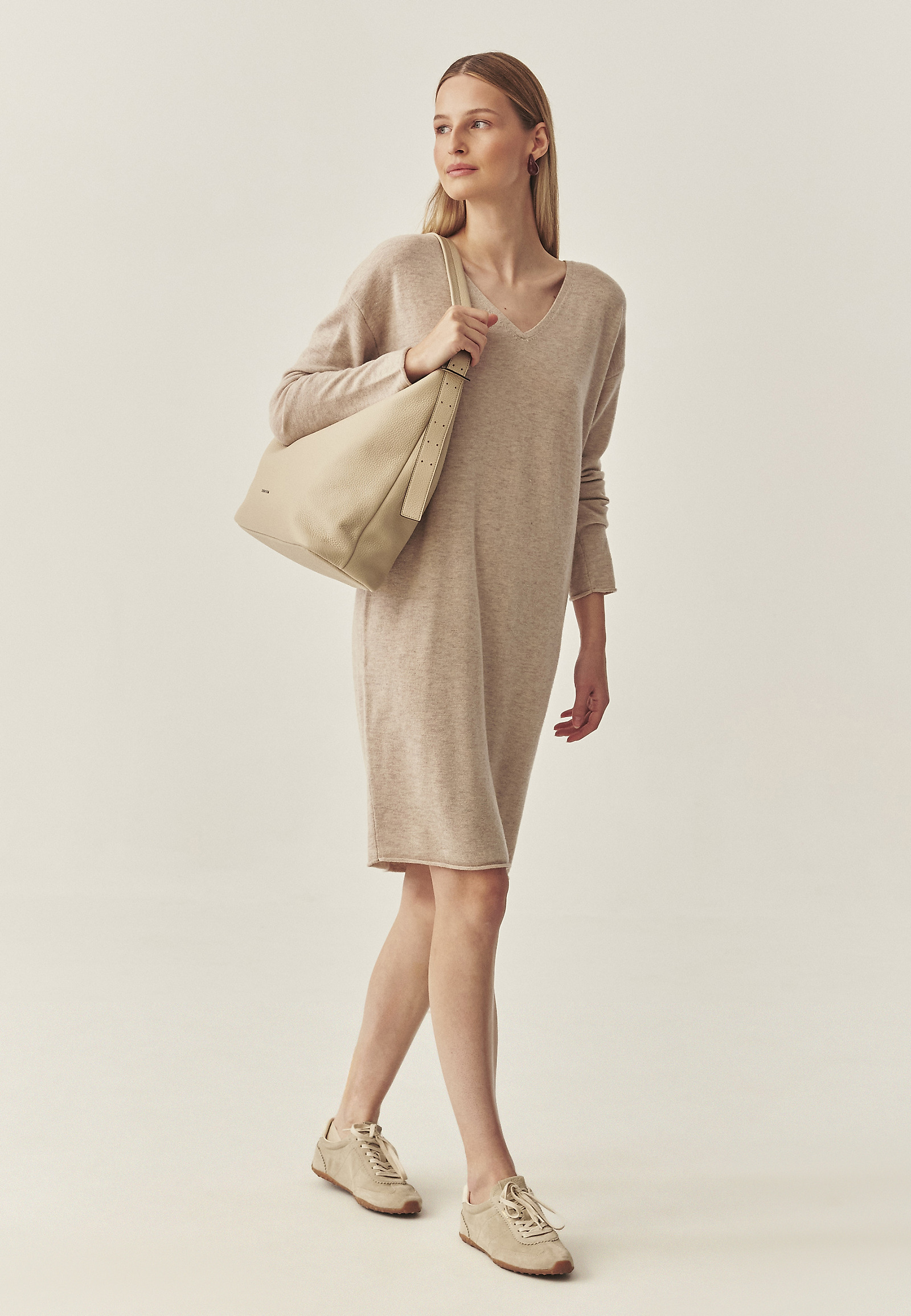 DZIANINOWA SUKIENKA O LUŹNYM KROJU - HOPE DZIANINOWA SUKIENKA O LUŹNYM KROJU - HOPE BEŻOWY 118032