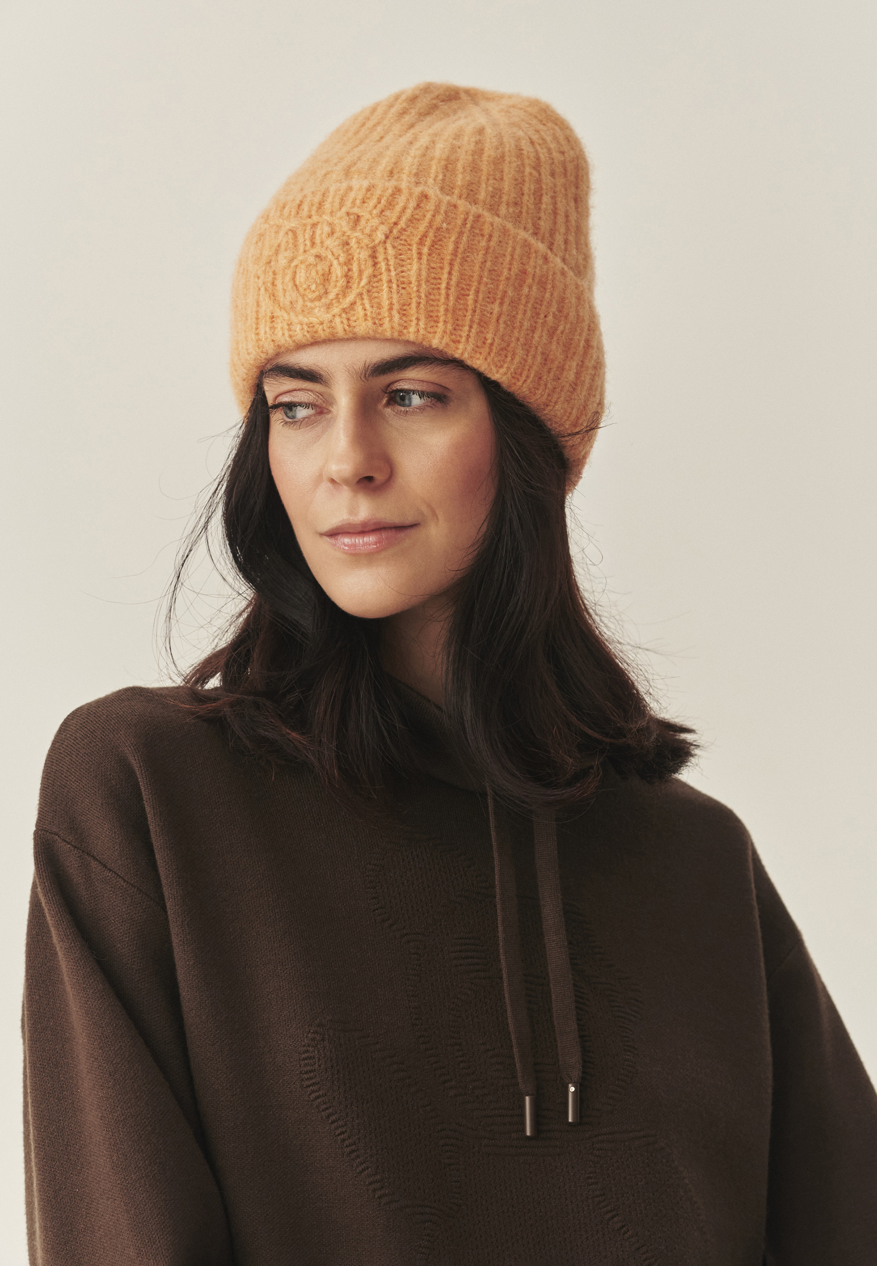 LUŹNY SWETER Z BAJKOWYM MOTYWEM - FARNI BRĄZOWY 2