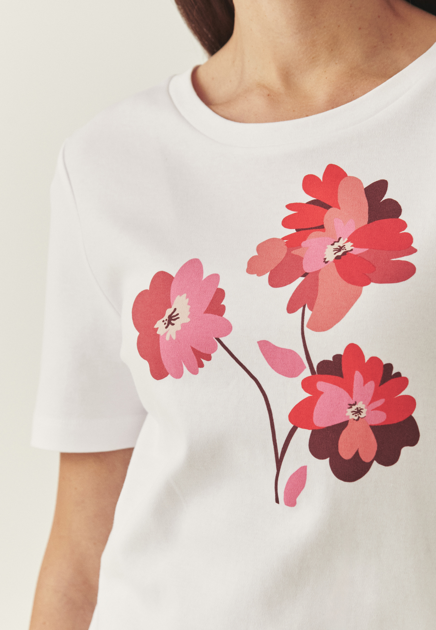 BAVLNENÉ TRIČKO S POTLAČOU A TAJNÝM ŠTÍTKOM – AJMIRJA 1 BIELA 2