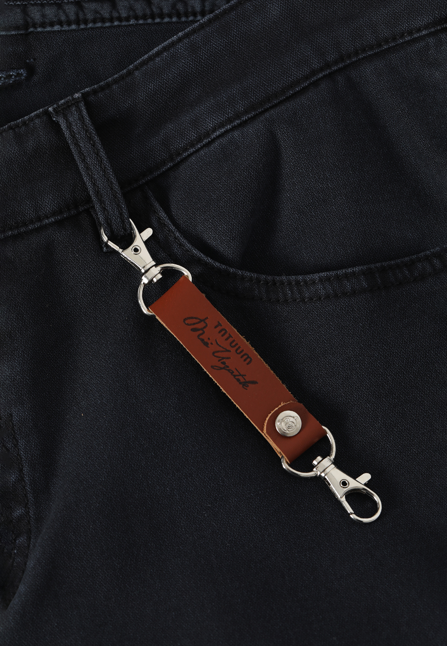 TKANINOWE SPODNIE MĘSKIE Z NASZYWKĄ Z MISIEM USZATKIEM CORGIMO GRANATOWY 2