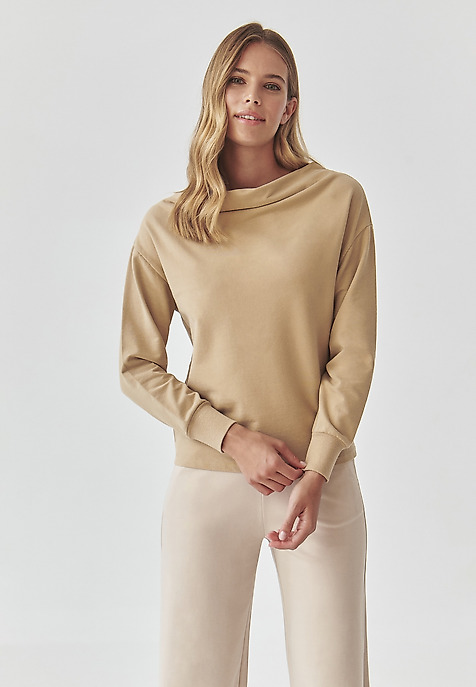 STYLISH LADIES’ SWEATSHIRT WITH WATER NECKLINE - MALIA BEIGE 2