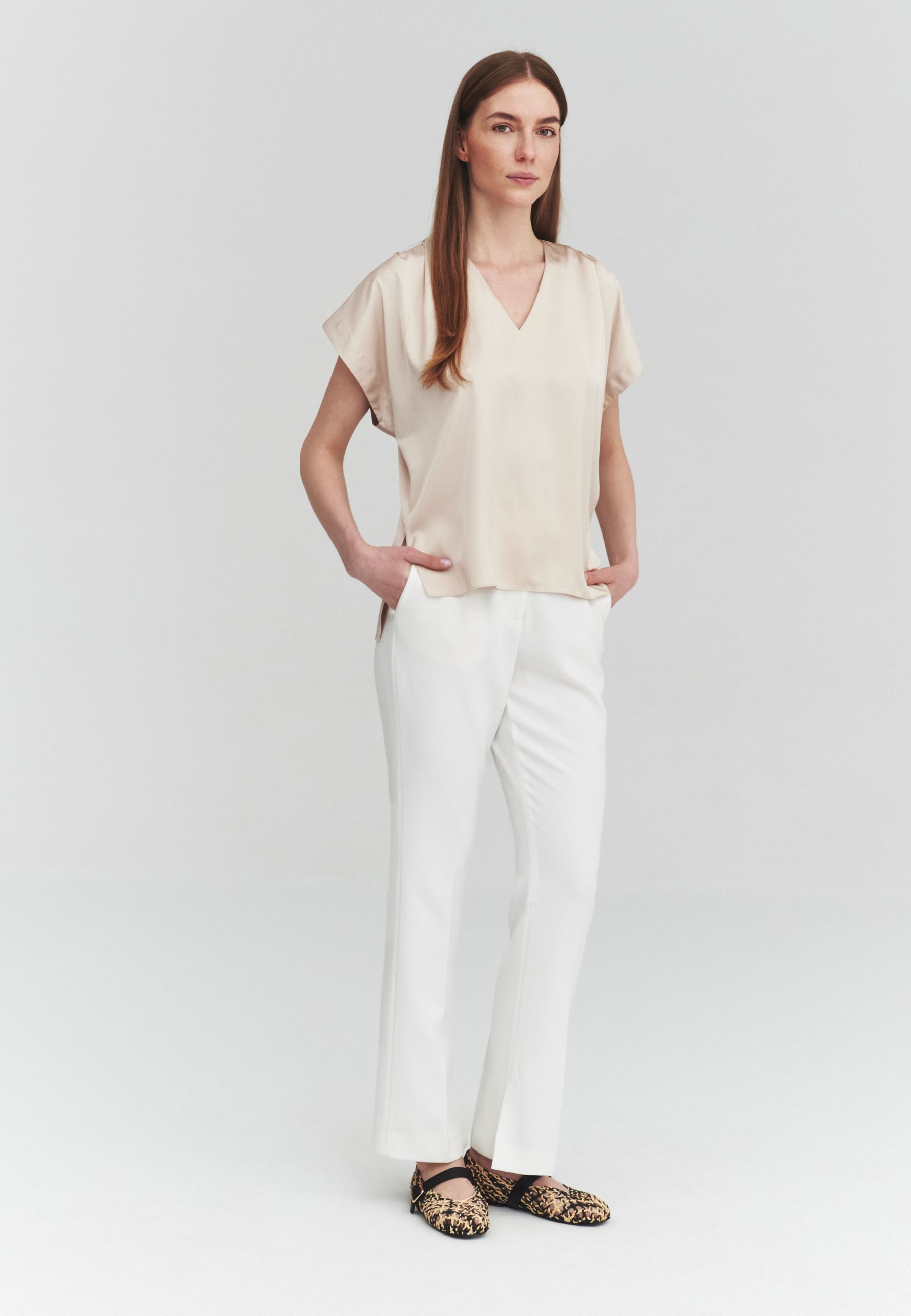 SATÉNOVÁ HALENKA S KRÁTKÝMI RUKÁVY – NARIE bezowy 2