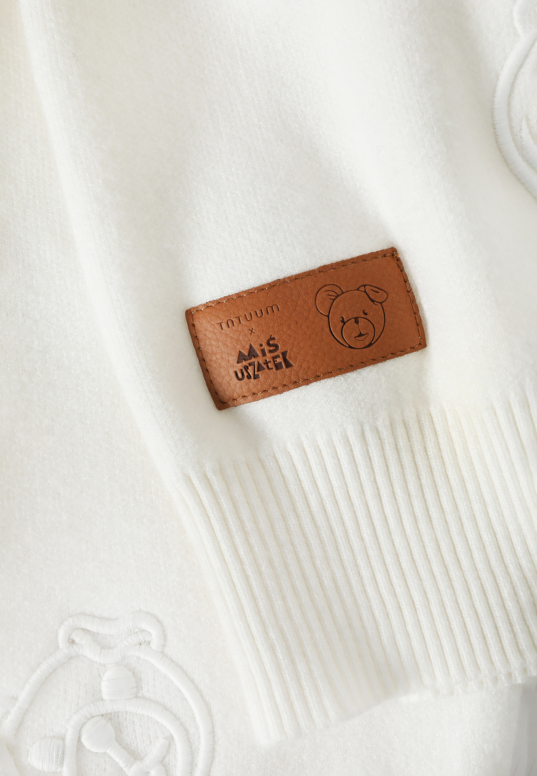 NOWOCZESNY DAMSKI BOMBER Z WYSZYWANYM WZOREM MISIA USZATKA — AMELIA ECRU 2