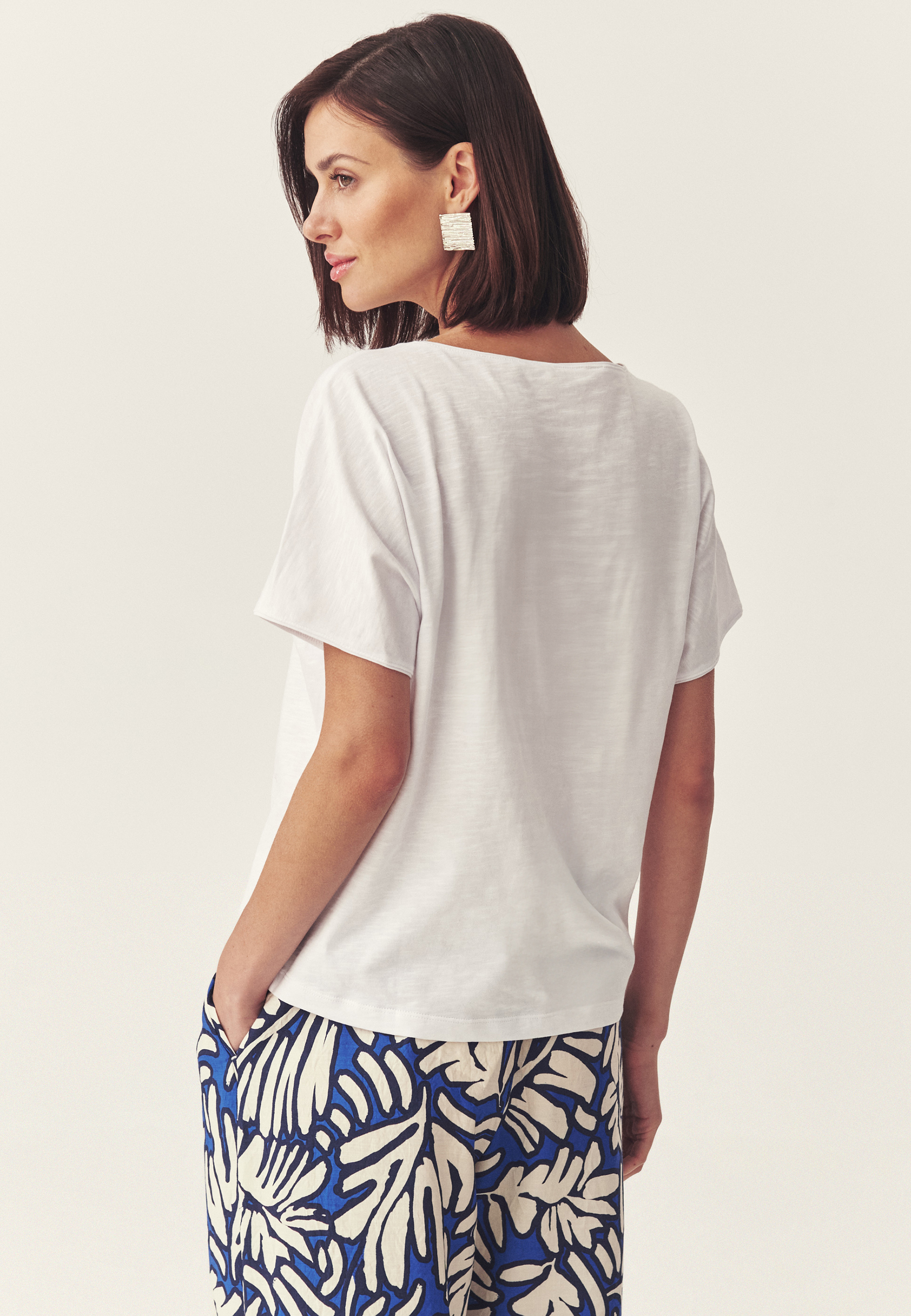 DÁMSKE BAVLNENÉ TRIČKO – OKONOS BIELA 2