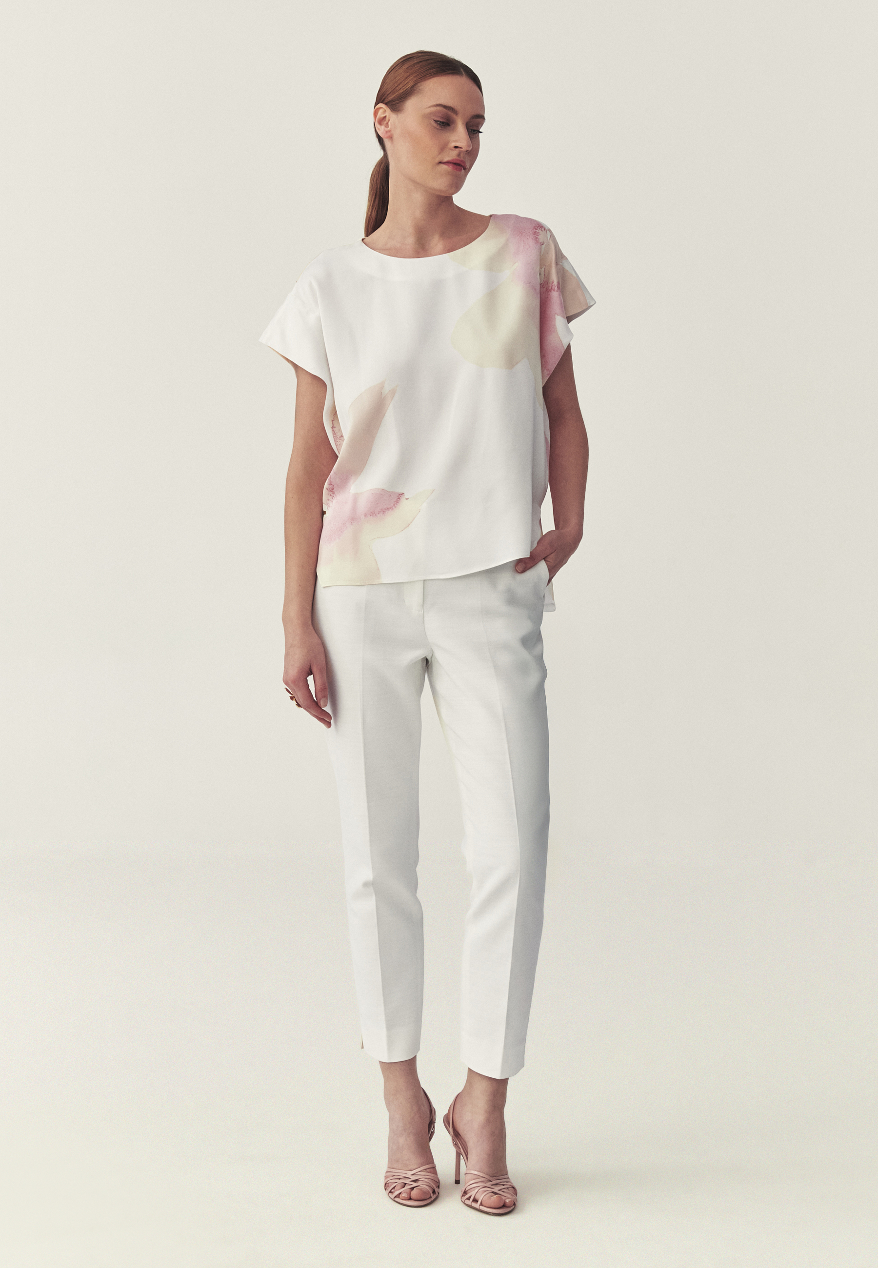 SATYNOWA BLUZKA W KWIATOWY WZÓR - IRMINA BIAŁY 2