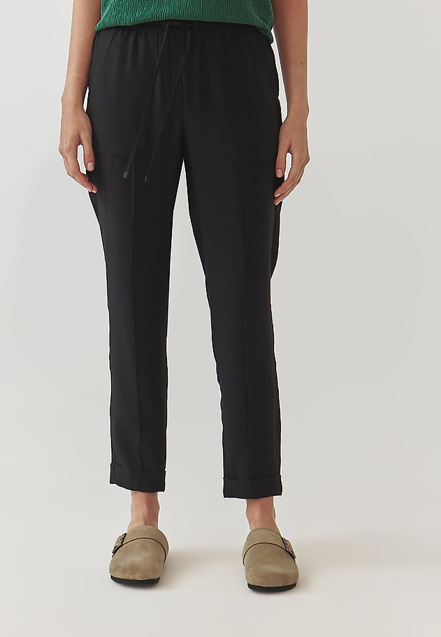 LADIES’ TROUSERS WITH TIED STRINGS - SUMIKO 1 LADIES’ TROUSERS WITH TIED STRINGS - SUMIKO 1 CZARNY 2