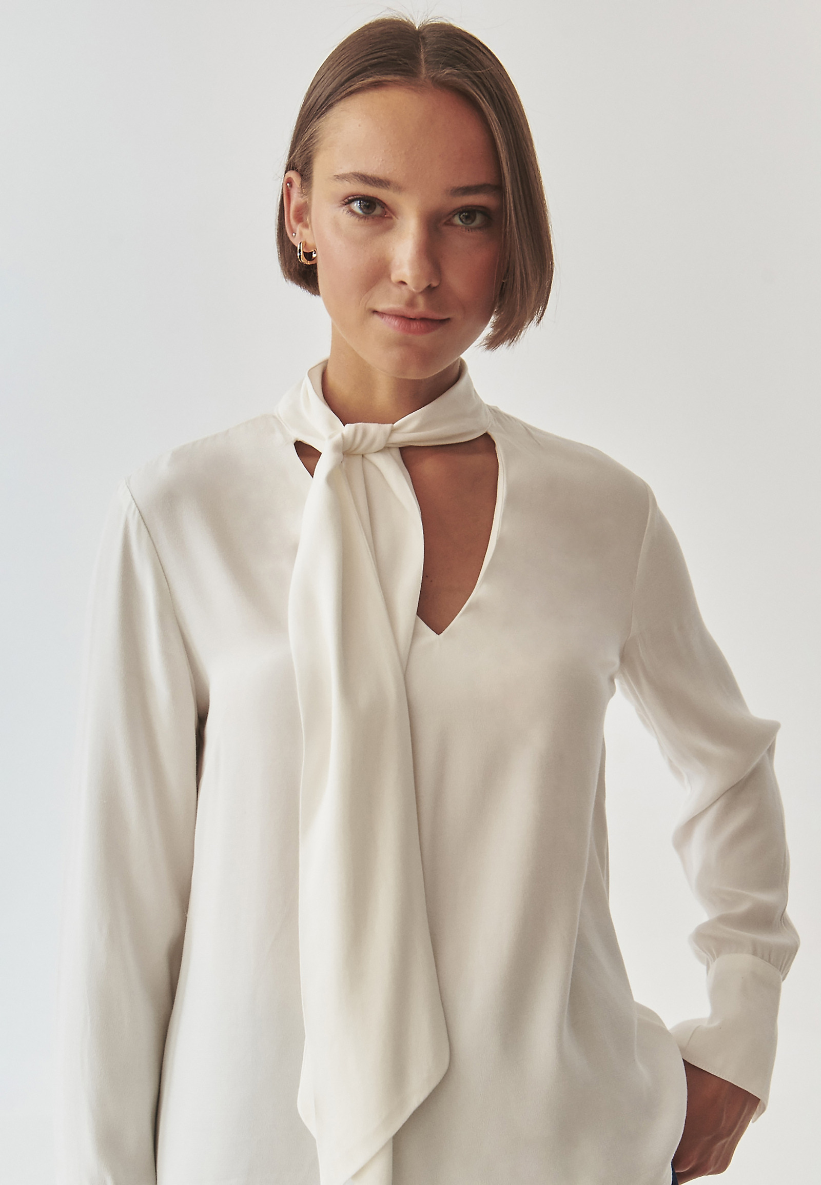 HÖLGYEK TEXTIL BLÚZ DÍSZÍTŐ KÖTÉNNYEL - CRAVA HÖLGYEK TEXTIL BLÚZ DÍSZÍTŐ KÖTÉNNYEL - CRAVA EKRÜ 100352