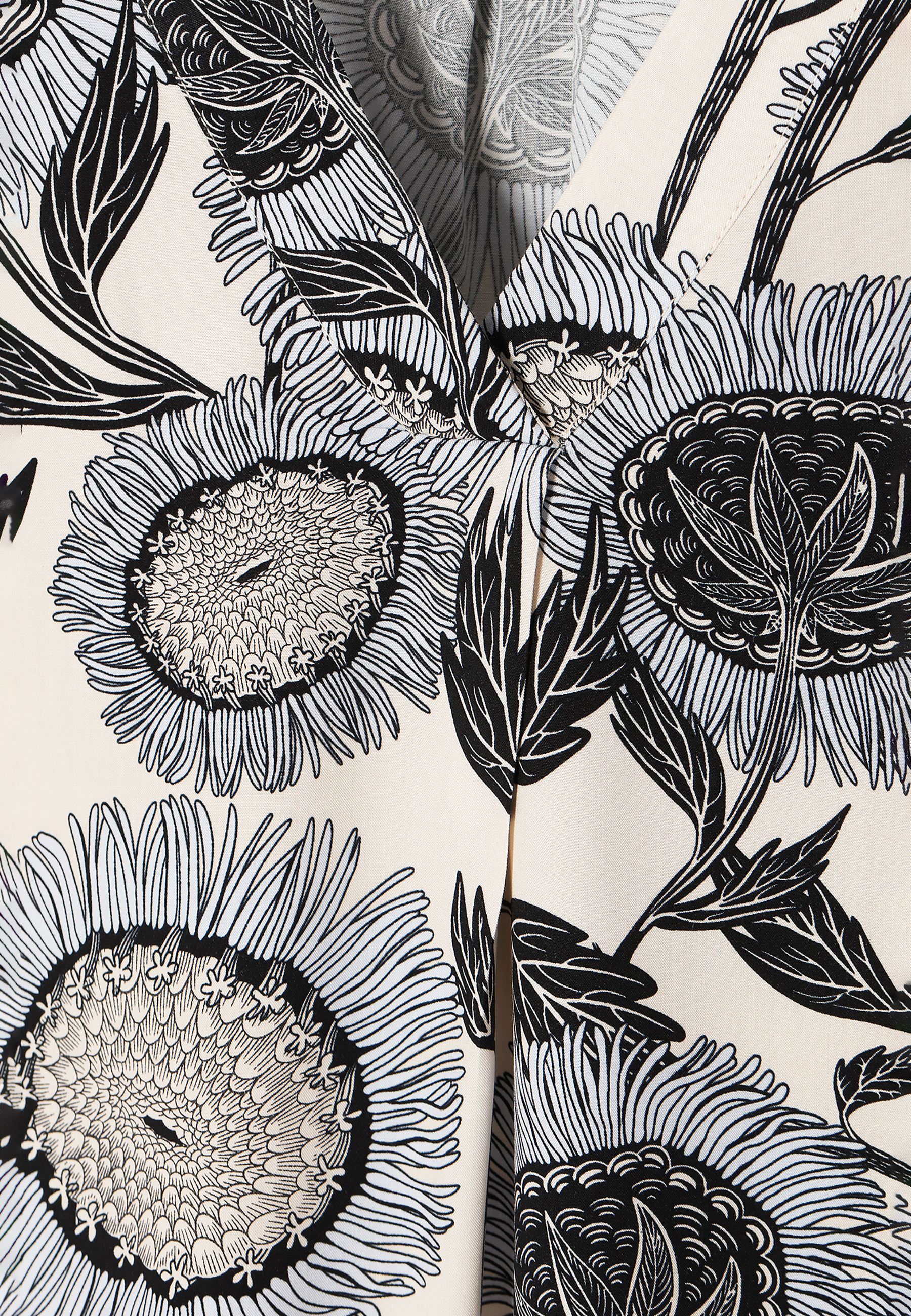 DÁMSKÁ HALENKA S KVĚTINOVÝM MOTIVEM KARIWA