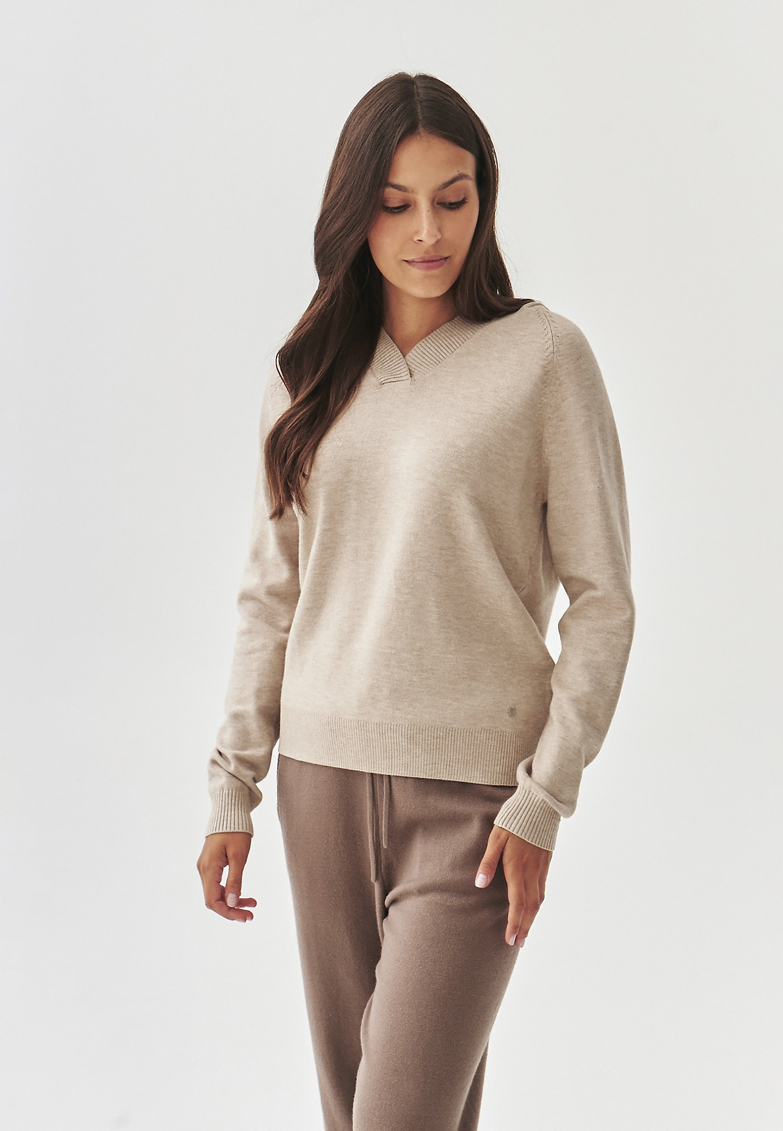 DAMSKI SWETER Z KAPTUREM - JAZMIN DAMSKI SWETER Z KAPTUREM - JAZMIN BEŻOWY 100998