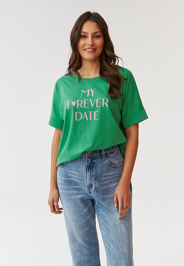 SWOBODNY T-SHIRT DAMSKI Z DRUKOWANYM NAPISEM - LIKE 1 SWOBODNY T-SHIRT DAMSKI Z DRUKOWANYM NAPISEM - LIKE 1 ZIELONY 3
