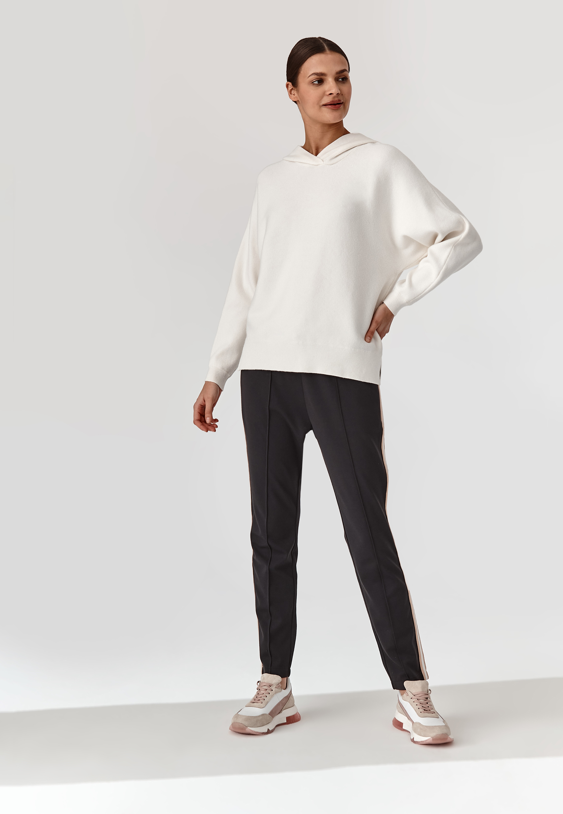 PULOVER DE DAMĂ CU GLUGĂ PULAP