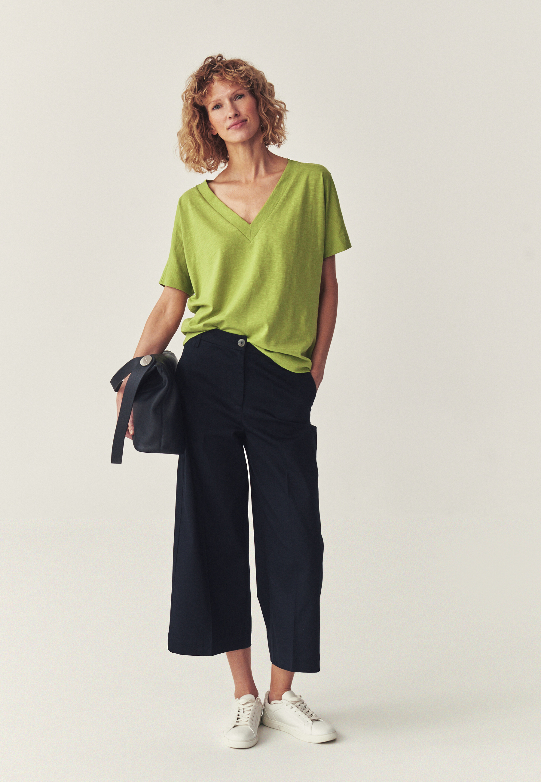 TRICOU LEJER, DIN BUMBAC - LALIQ