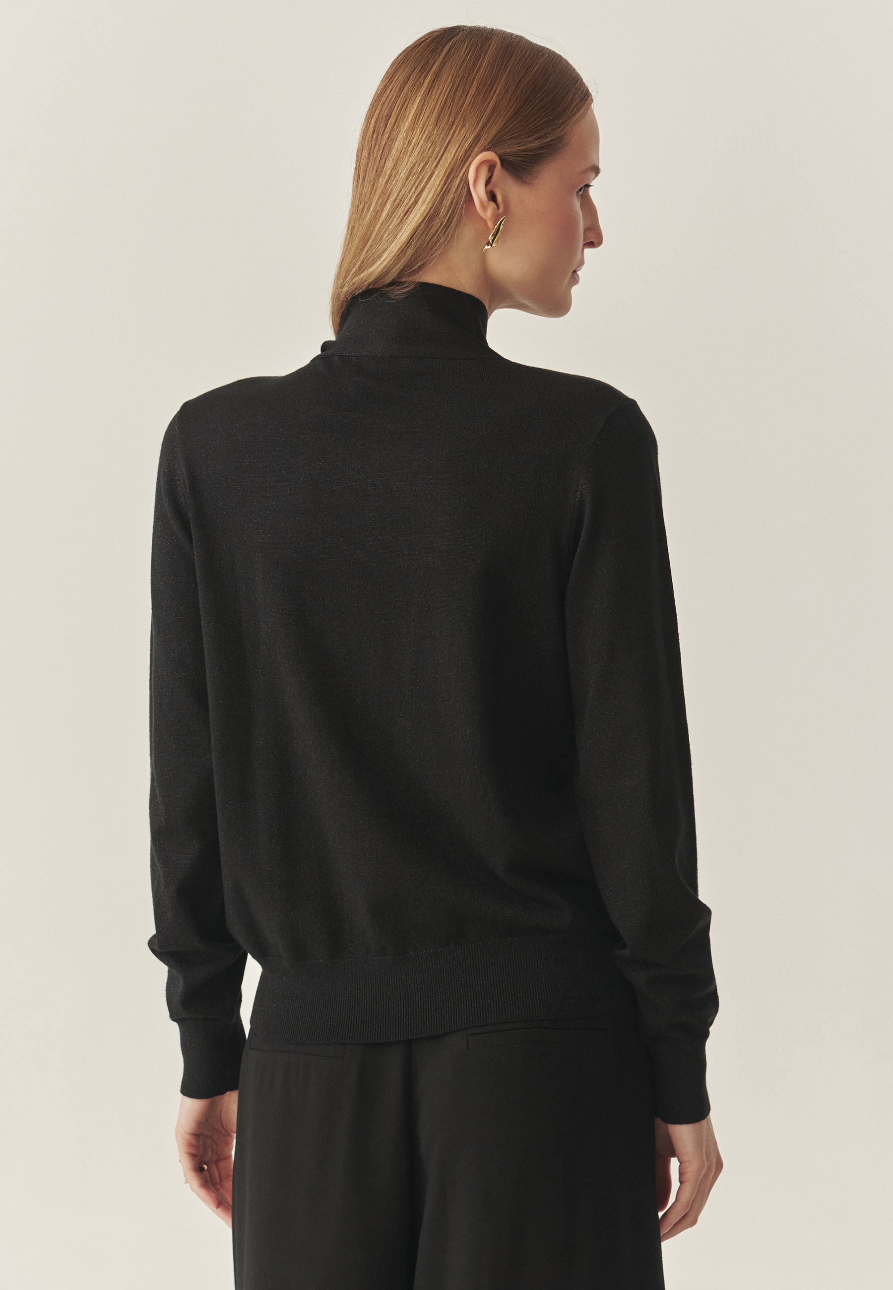 ELEGANCKI SWETER Z OZDOBNYM WIĄZANIEM - CONA CZARNY 2