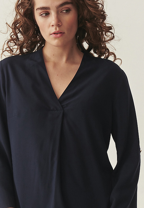 KLASYCZNA BLUZKA Z WISKOZY LENZING™ ECOVERO™ - ELMI KLASYCZNA BLUZKA Z WISKOZY LENZING™ ECOVERO™ - ELMI