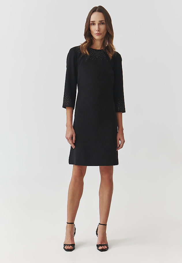 WOVEN DRESS WITH DECORATIVE APPLIQUE — KIRIA WOVEN DRESS WITH DECORATIVE APPLIQUE — KIRIA CZARNY 2