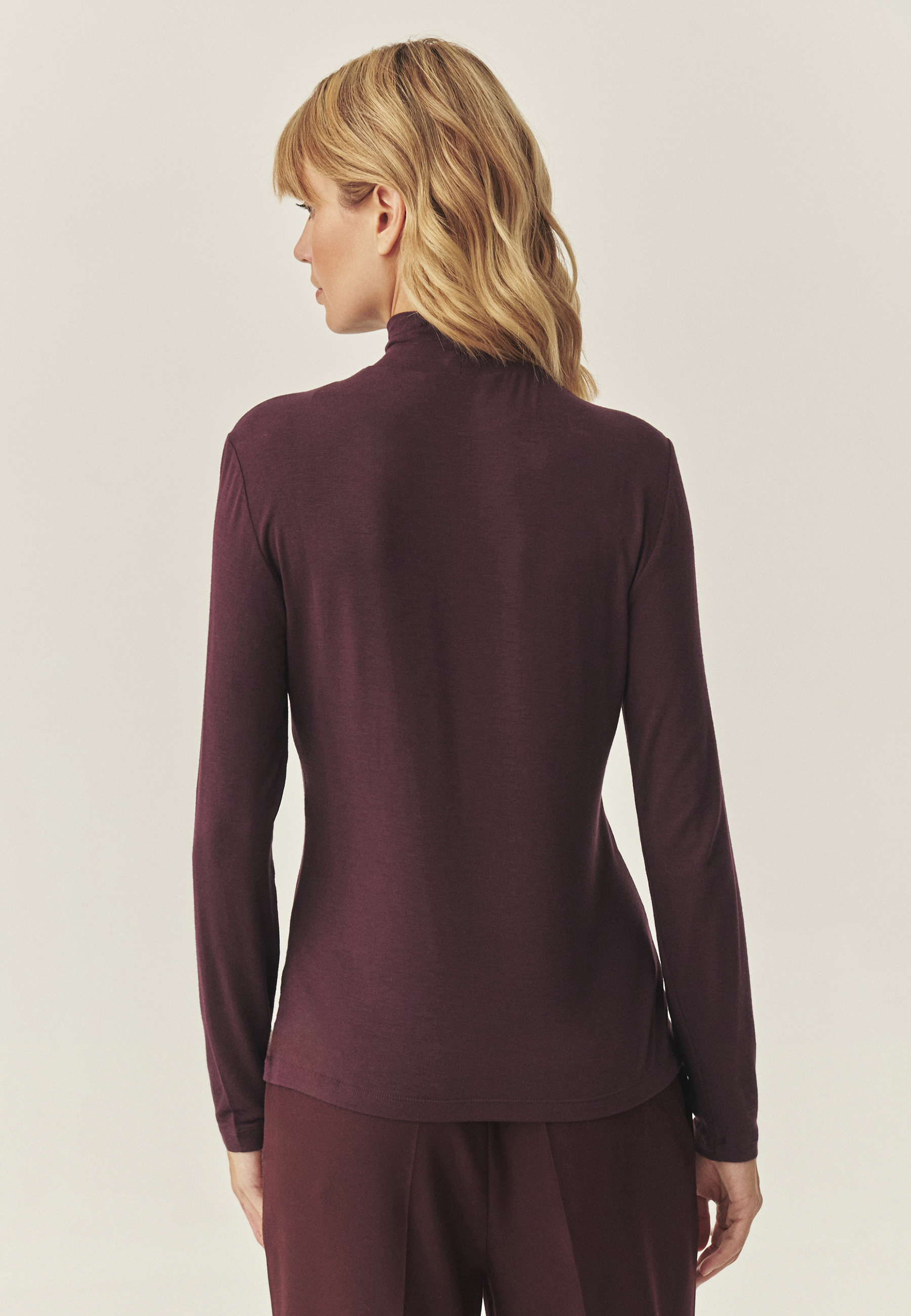 LIGHTWEIGHT TURTLENECK WITH CASHMERE AND LENZING™ ECOVERO™ VISCOSE - GREENWICH RED 2
