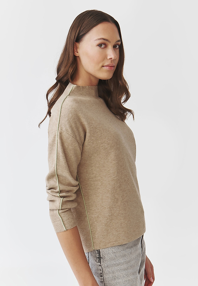 LADIES' SWEATER WITH A BOAT NECKLINE AND DECORATIVE PIPING - CORALINE LADIES' SWEATER WITH A BOAT NECKLINE AND DECORATIVE PIPING - CORALINE BEŻOWY 4