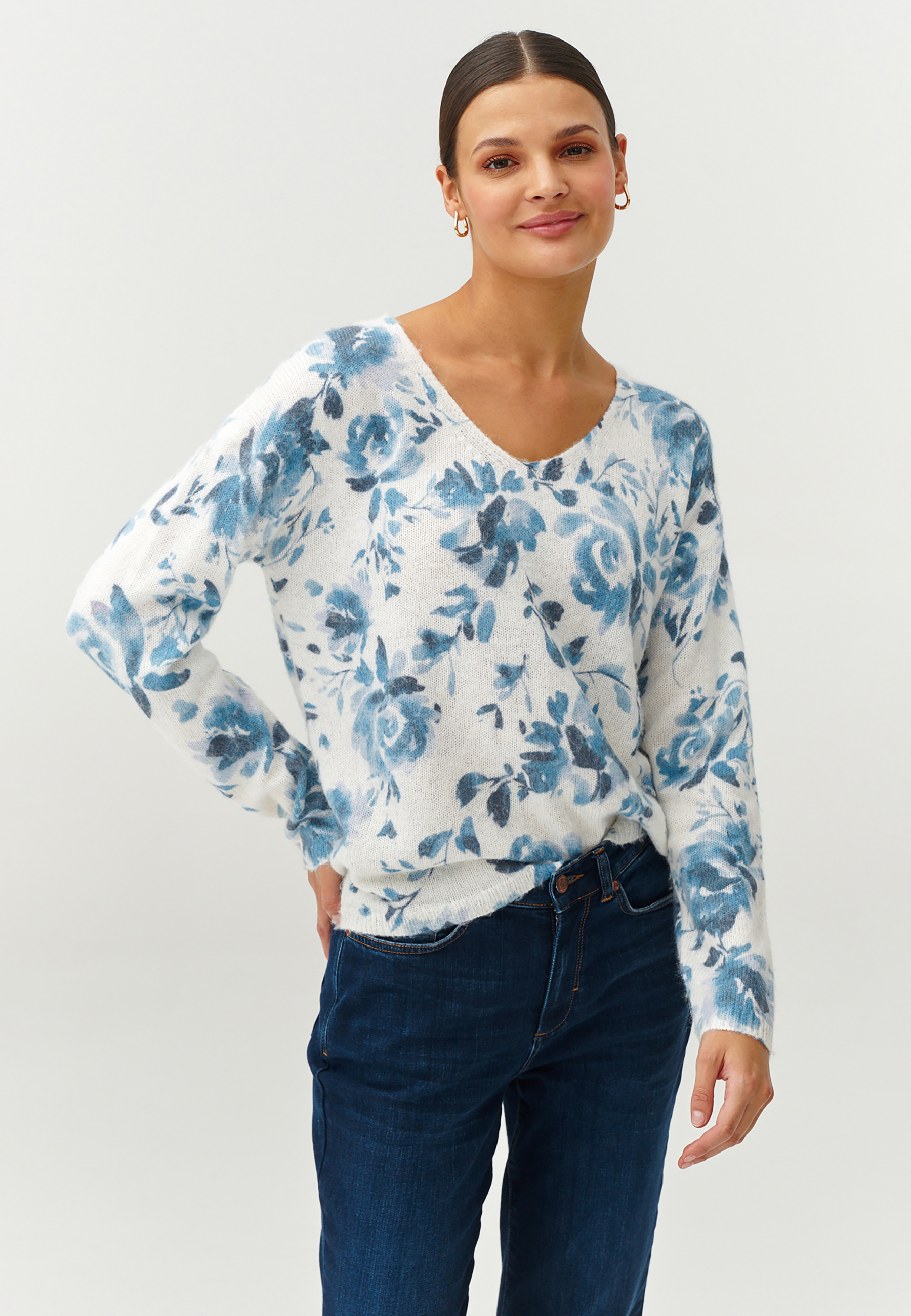 FINEZYJNY SWETER DAMSKI W KWIATY - SOLO