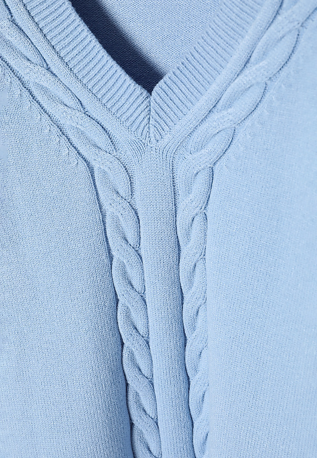 LADIES’ SWEATER IN CABLE KNIT STRUCTURE - WIRA LADIES’ SWEATER IN CABLE KNIT STRUCTURE - WIRA NIEBIESKI 7