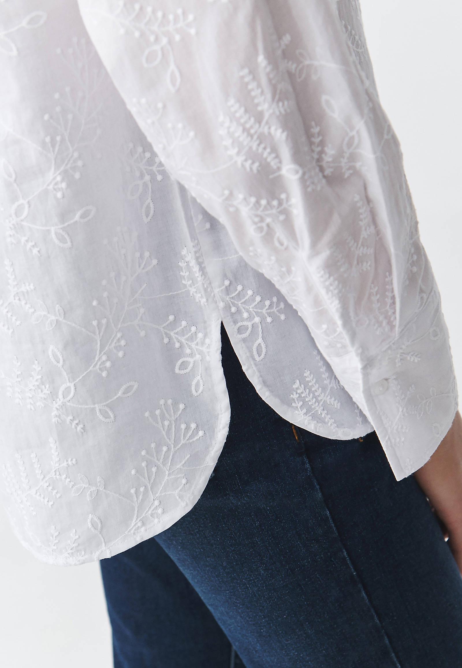 LADIES' WOVEN SHIRT WITH FLORAL EMBROIDERY — INES LADIES' WOVEN SHIRT WITH FLORAL EMBROIDERY — INES WHITE 104840