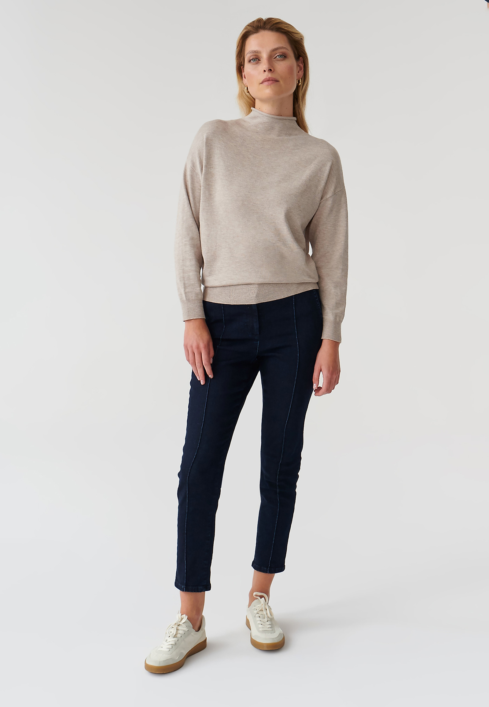 DÁMSKY POLOVIČNÝ ROLÁKOVÝ SVETER NAVI DÁMSKY POLOVIČNÝ ROLÁKOVÝ SVETER NAVI BÉŽOVÁ 90483