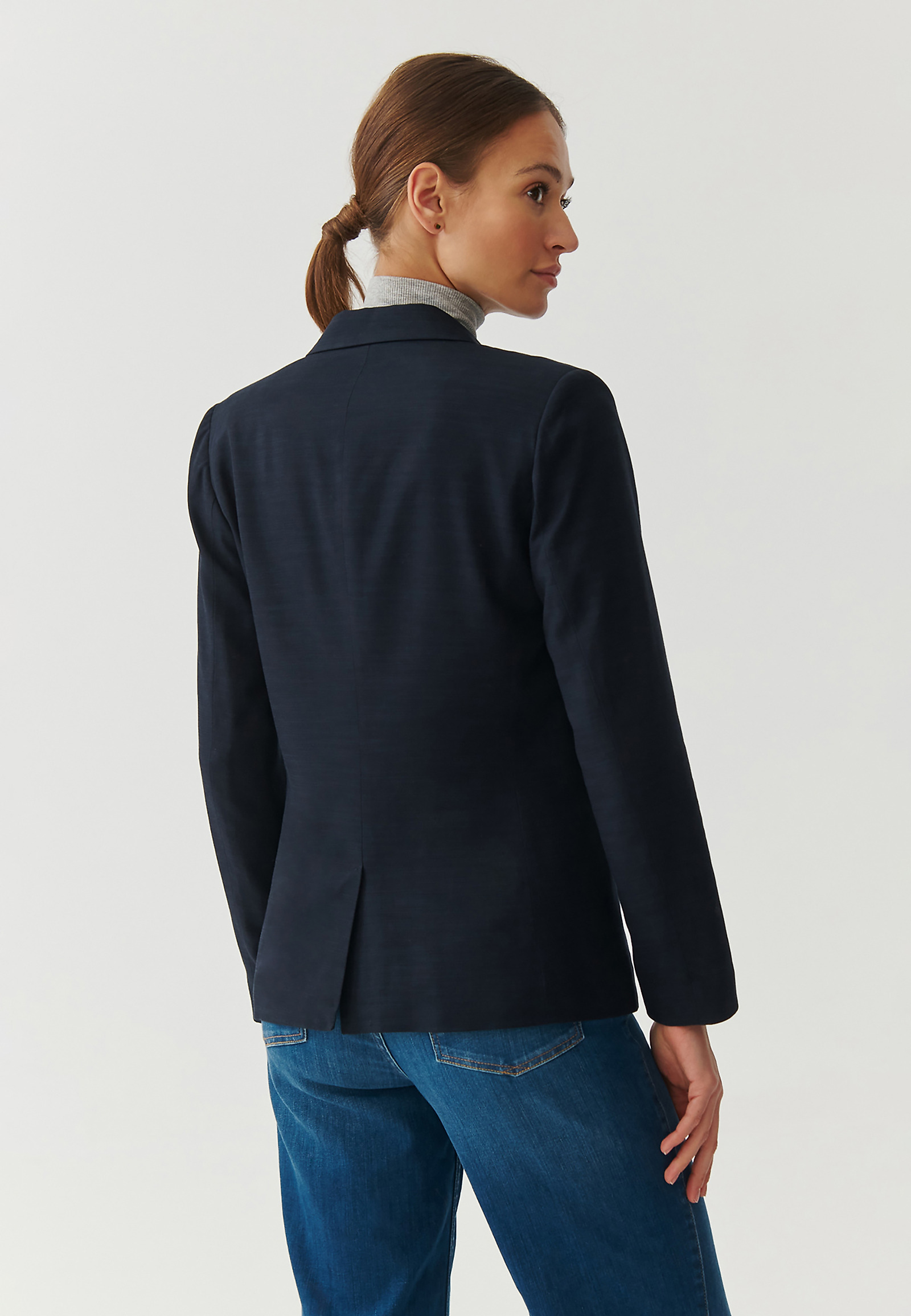 JEDNORADOVÉ TEXTILNÉ SAKO S PODŠÍVKOU – AMALFINA JEDNORADOVÉ TEXTILNÉ SAKO S PODŠÍVKOU – AMALFINA NÁMORNÍCKA MODRÁ 95282