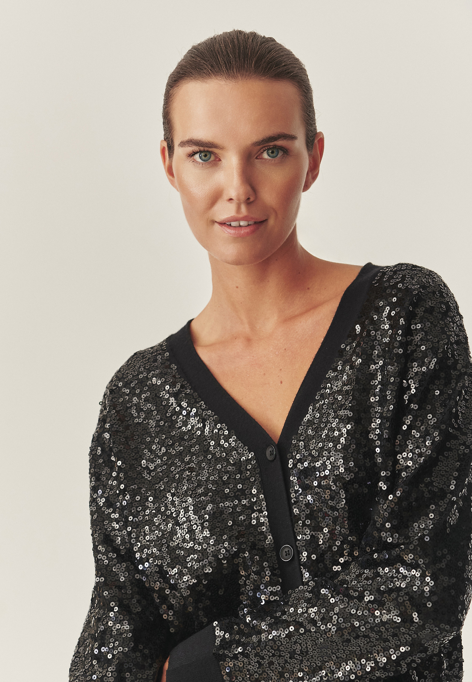 SEQUINED CARDIGAN WITH V-NECK -GLOSS SEQUINED CARDIGAN WITH V-NECK -GLOSS BLACK 118323