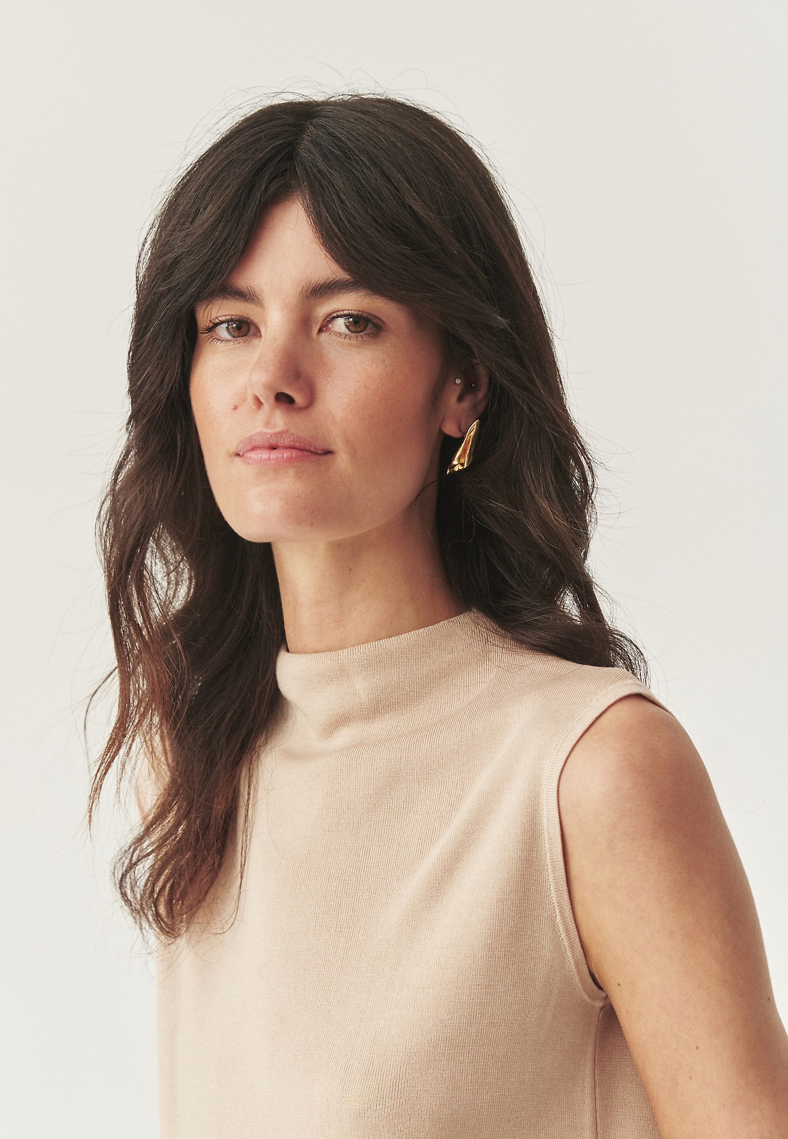 BLÚZKA BEZ RUKÁVOV S VLNENOU ZMESOU - KEZI BLÚZKA BEZ RUKÁVOV S VLNENOU ZMESOU - KEZI BÉŽOVÁ 113580