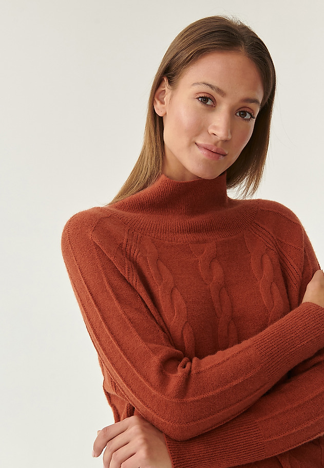 SWETER DAMSKI ZE SPLOTAMI MEDUZA SWETER DAMSKI ZE SPLOTAMI MEDUZA POMARAŃCZOWY 1
