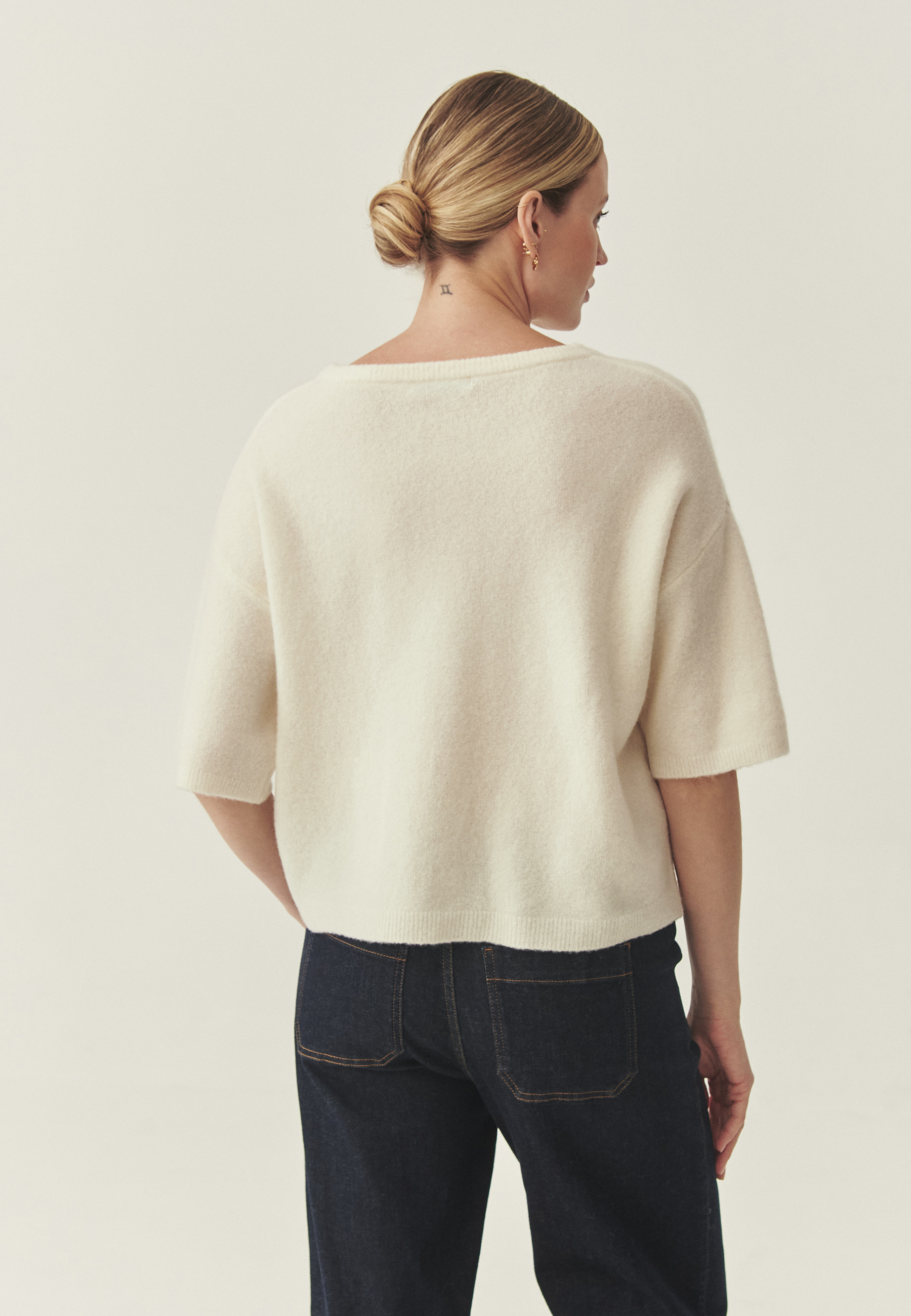 WEŁNIANY SWETER Z RĘKAWEM DO ŁOKCIA - ASH ECRU 2