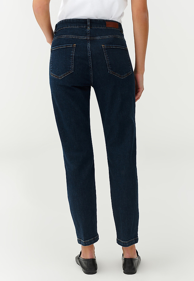 LADIES’ FITTED DENIM JEANS WITH DECORATIVE SEAMS - SARO LADIES’ FITTED DENIM JEANS WITH DECORATIVE SEAMS - SARO GRANATOWY 3