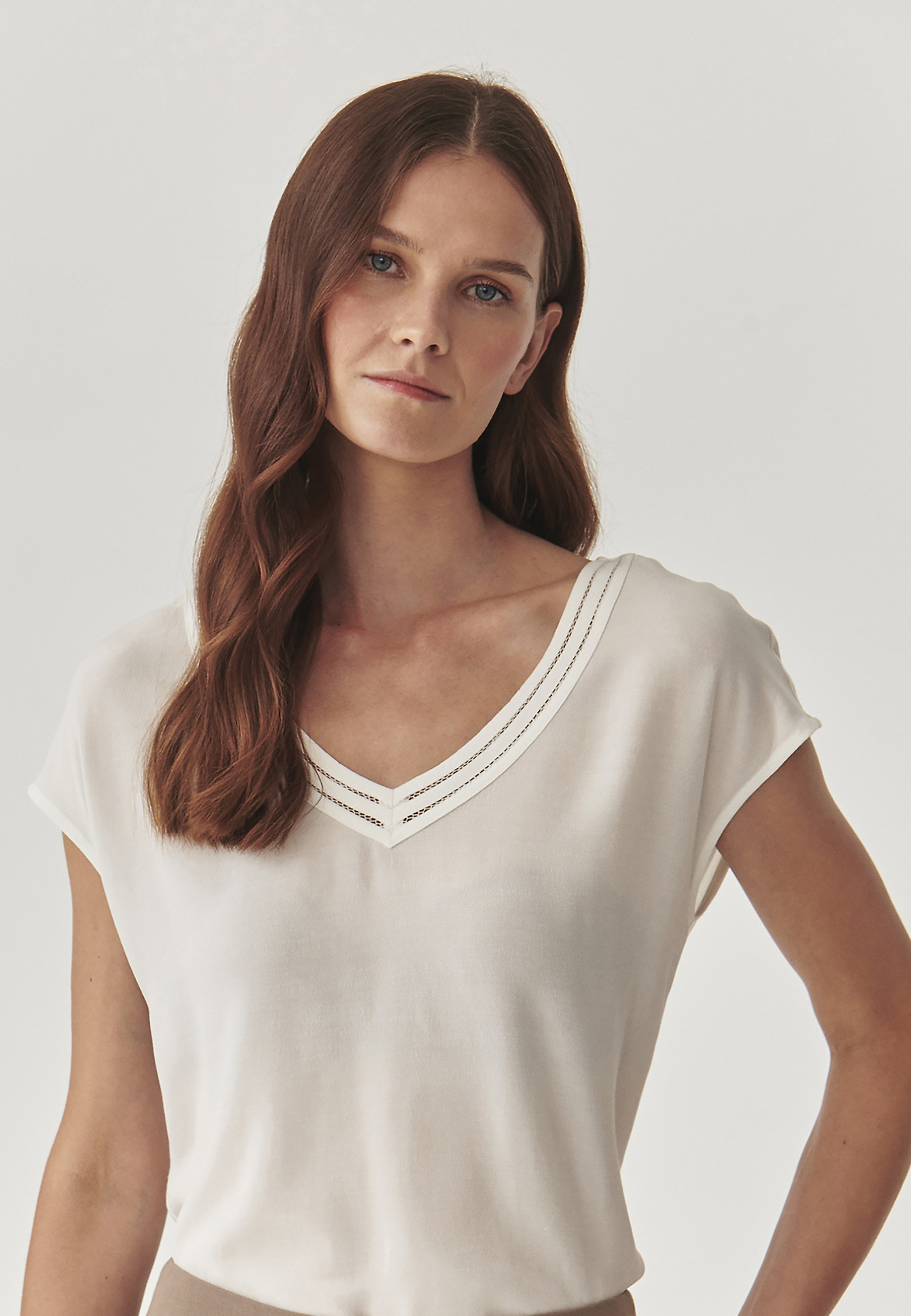 HÖLGY BLOUSE DÍSZÍTETT NYAKVONALLAL - MORO HÖLGY BLOUSE DÍSZÍTETT NYAKVONALLAL - MORO EKRÜ 99367