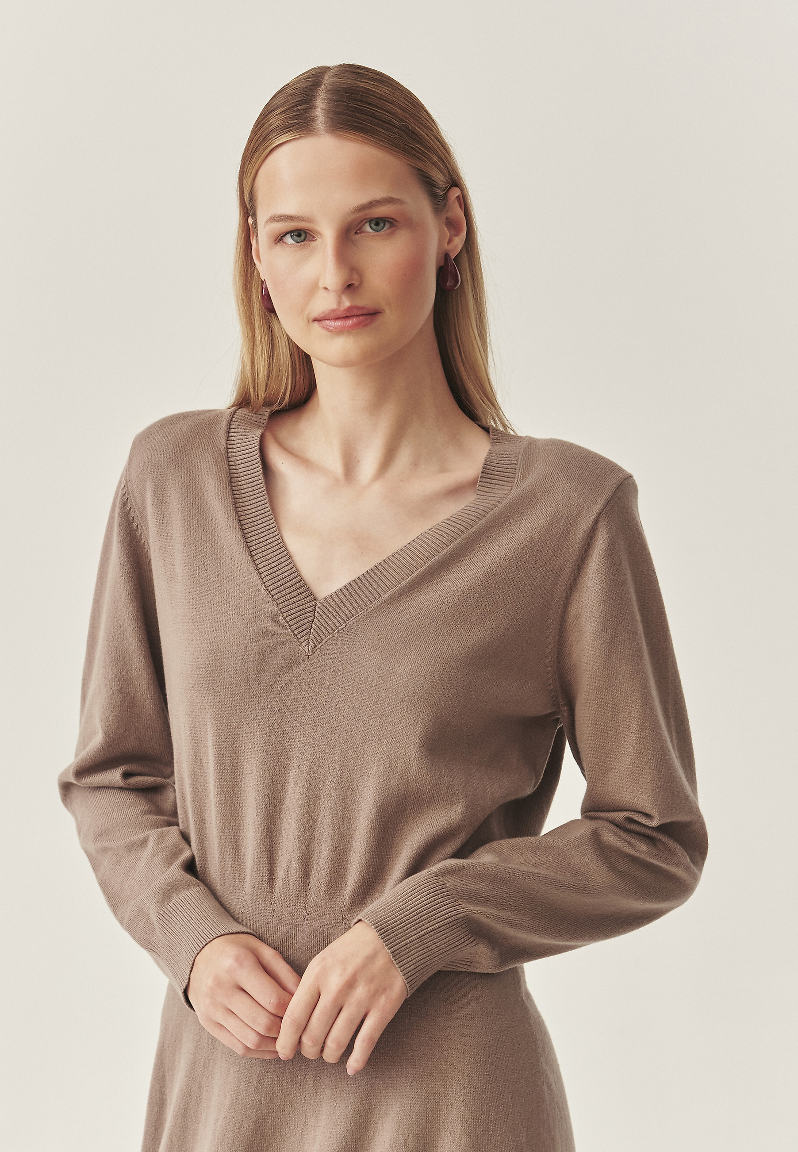 FITTED YARN MIDI DRESS — JASMINE FITTED YARN MIDI DRESS — JASMINE BEIGE 118589