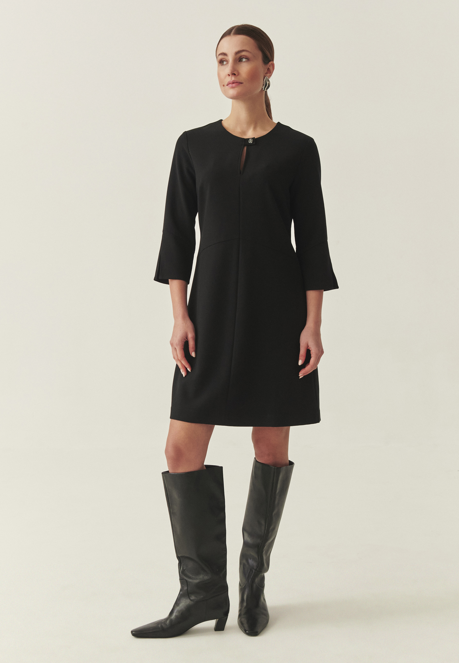 dámské úpletové šaty IVIKI ČERNÁ 2