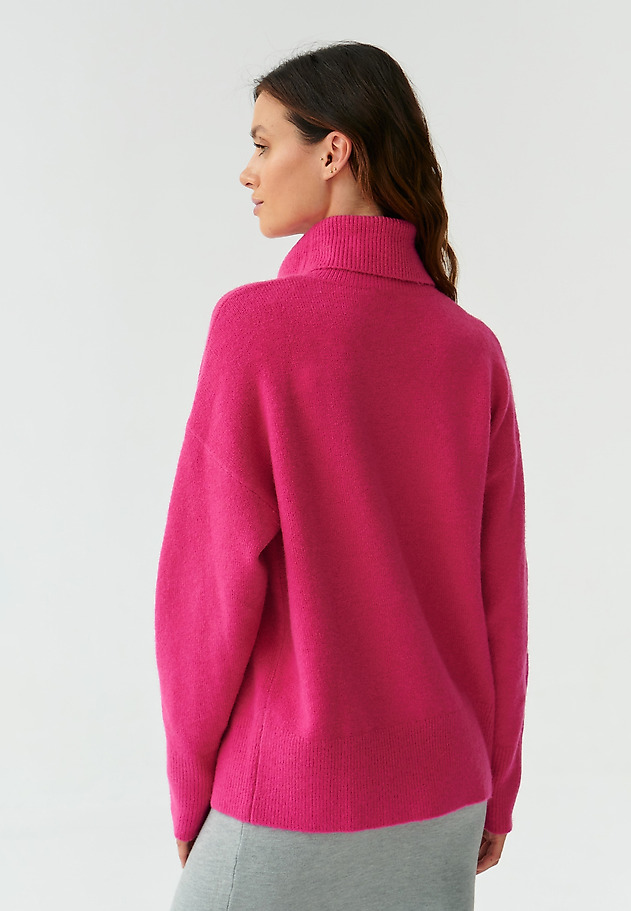 OVERSIZED LADIES’ SWEATER WITH A TURTLENECK WAMKO 1 OVERSIZED LADIES’ SWEATER WITH A TURTLENECK WAMKO 1 RÓŻOWY 4