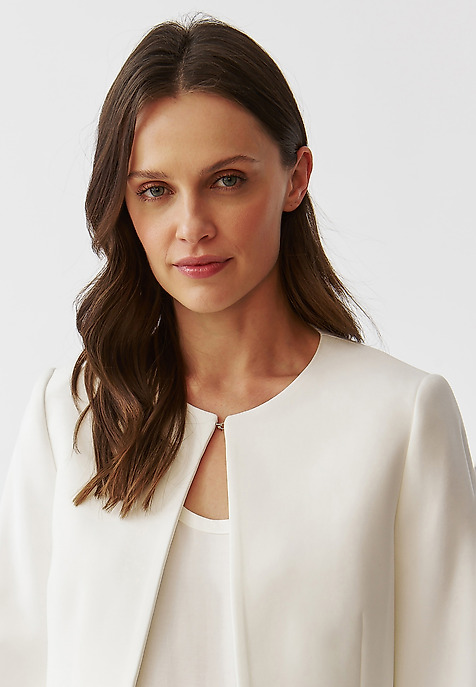 KRÁTKE TEXTILNÉ SAKO PLÁŠŤOVÉHO TYPU - MIRA ECRU 2