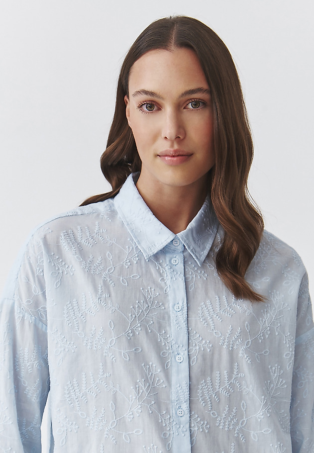 LADIES' WOVEN SHIRT WITH FLORAL EMBROIDERY — INES LADIES' WOVEN SHIRT WITH FLORAL EMBROIDERY — INES NIEBIESKI 5