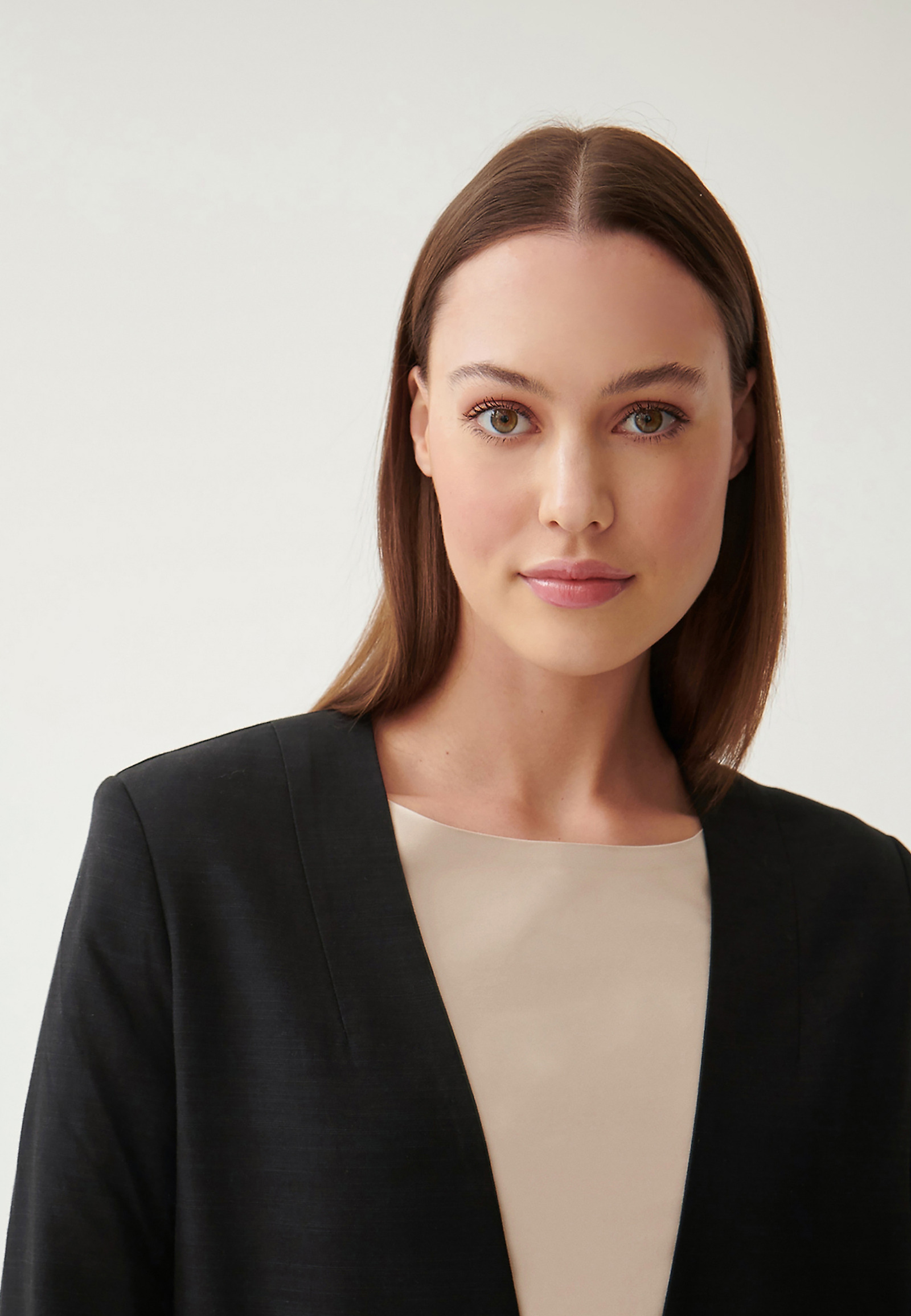 BLUZKA DAMSKA DZIANINOWA Z KRÓTKIM RĘKAWEM MIKAJA BLUZKA DAMSKA DZIANINOWA Z KRÓTKIM RĘKAWEM MIKAJA BEŻOWY 88910